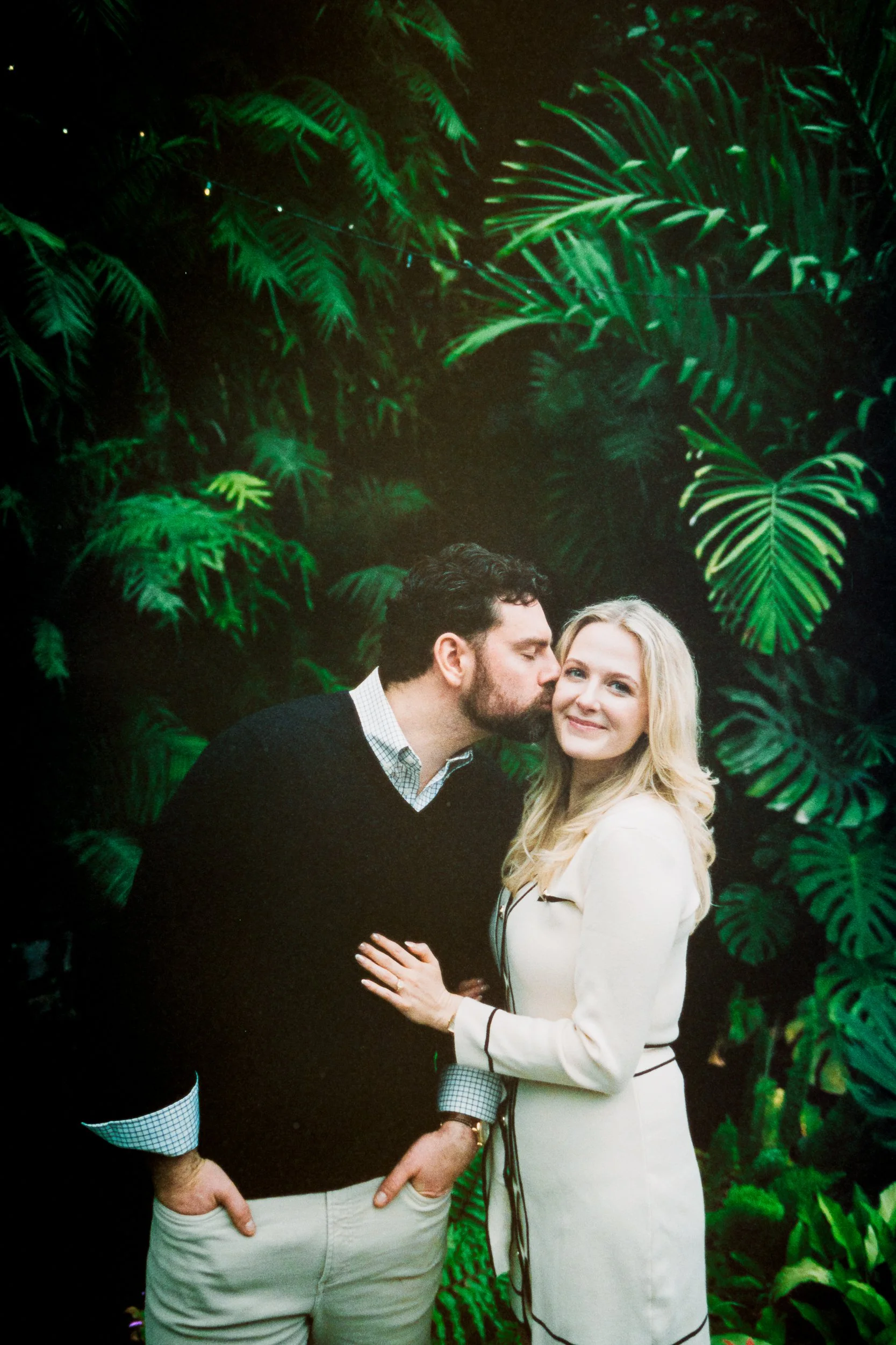 EngagedProposalProposingDanielStoweConservancyBelmontWilliamsonConservatory_ParksPictures
