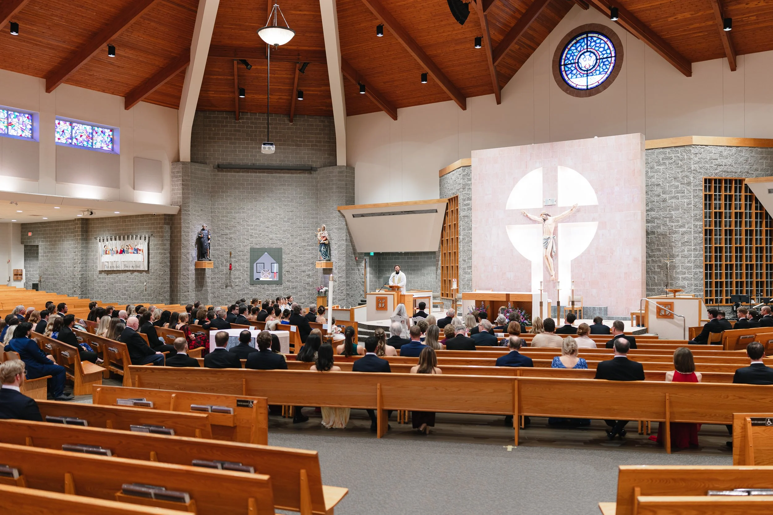 St.MatthewCatholicChurch_ClubAtLongview_CharlotteFilmWeddingPhotographer_ParksPictures