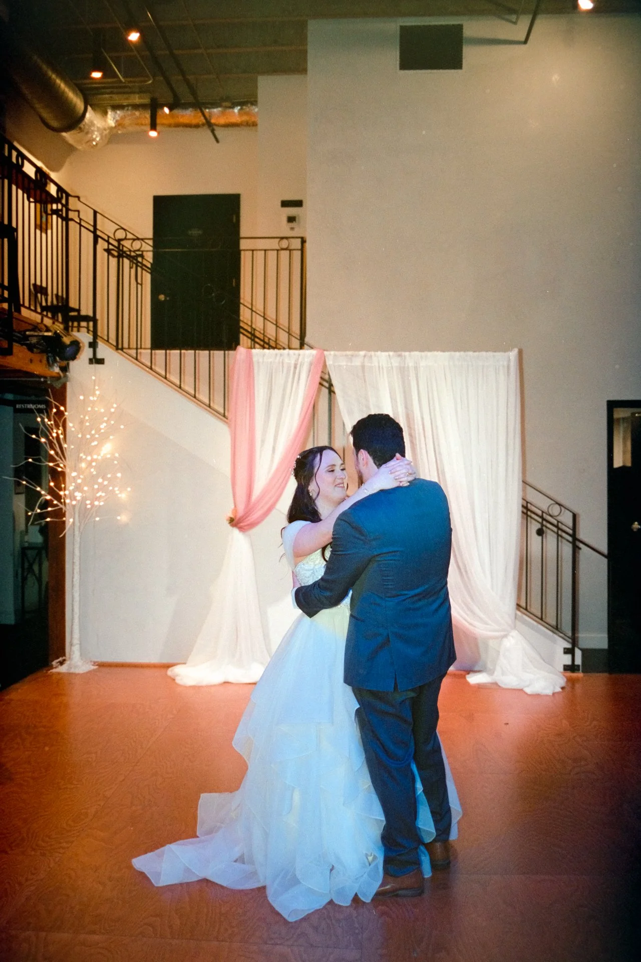 TheLongRoom_PlazaMidwood_CharlotteNCBestFilmWeddingPhotographers_ParksPictures_MichaelParks