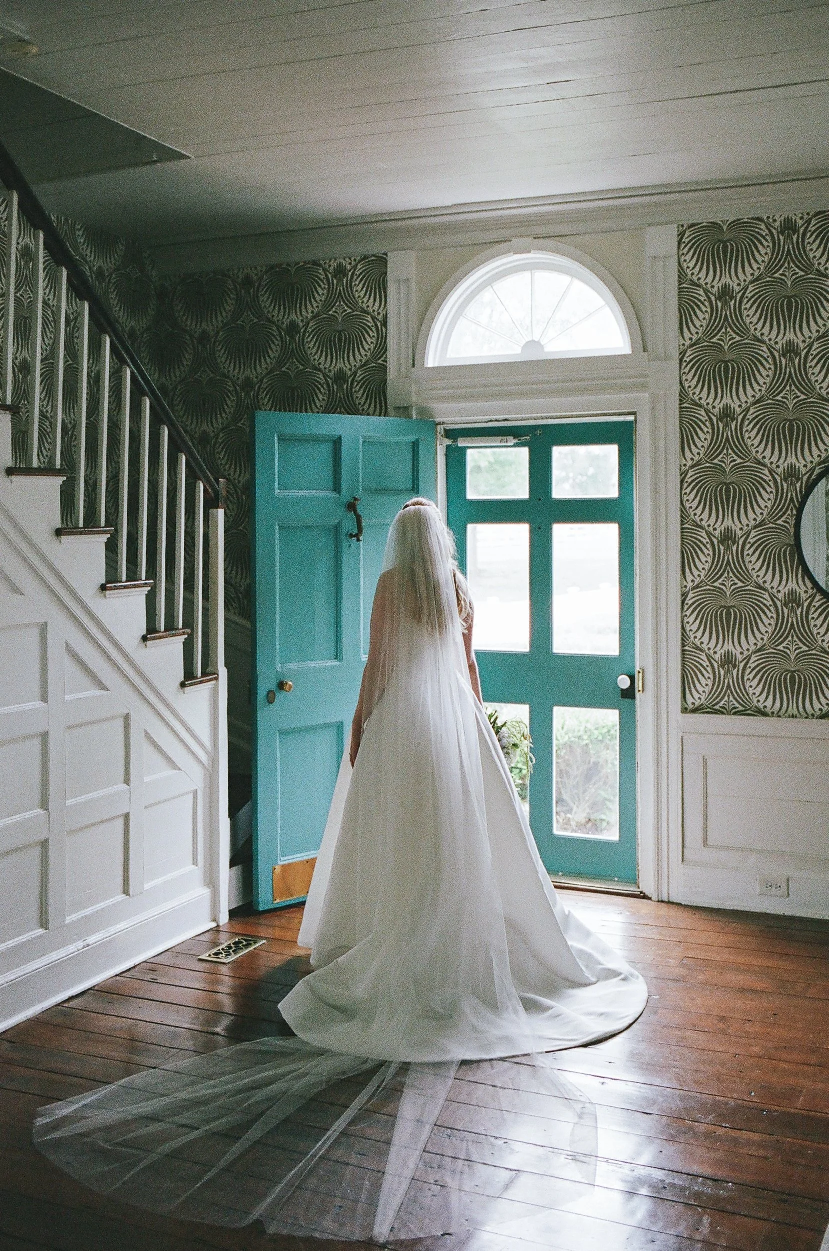 Clemson alumni get married at the historic RobertsonHomesteadRockHill by Film Wedding Photographer_ParksPictures
