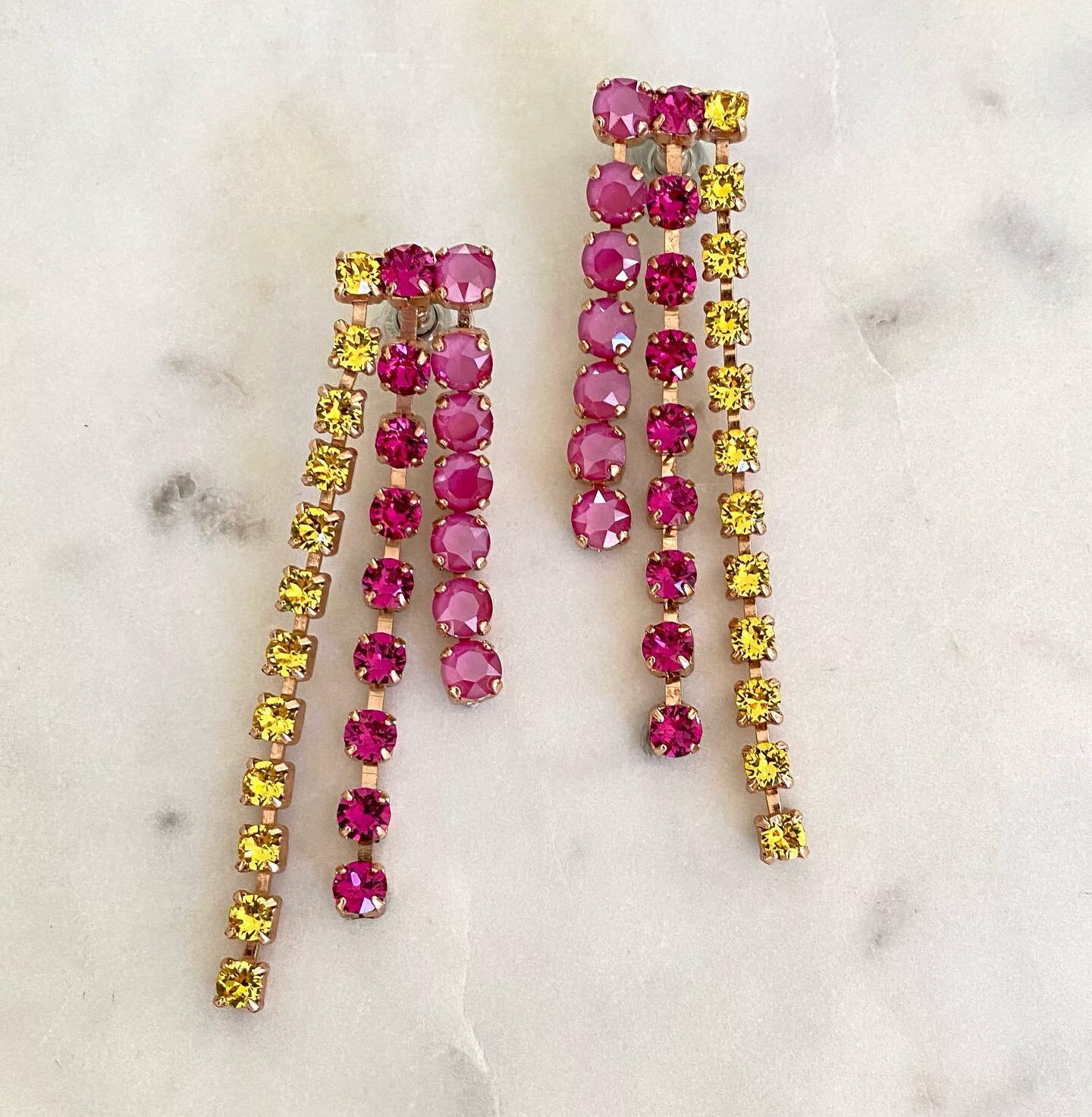 Long weekend essentials &bull; G I A &bull; cup chain drop earrings .. 💛💖

.
.
. 

#jewelleryinspo #peonypink #earrings #earringsoftheday #eventjewellery #stonesofatlantis #soa