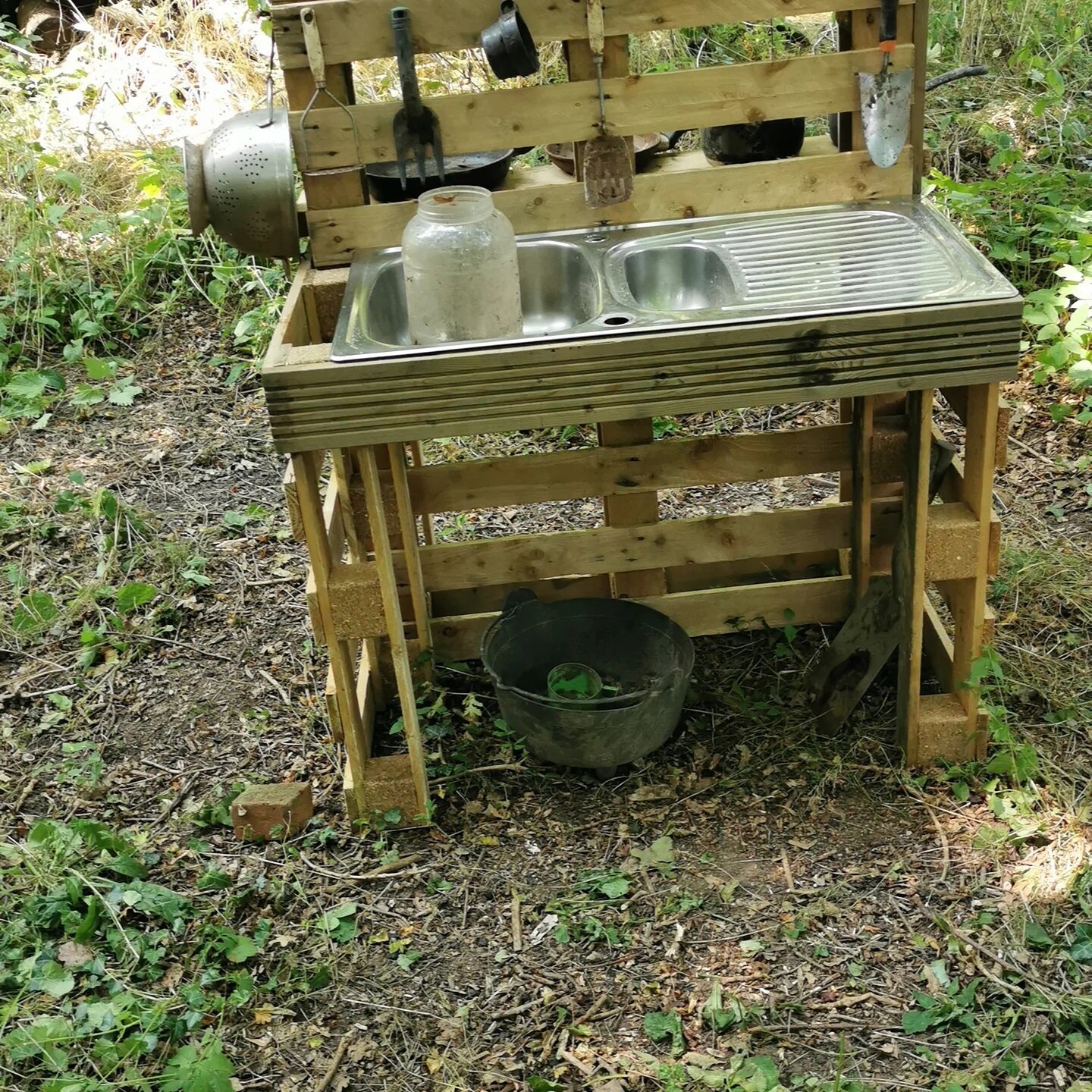 New mud kitchen ready for some messy play!