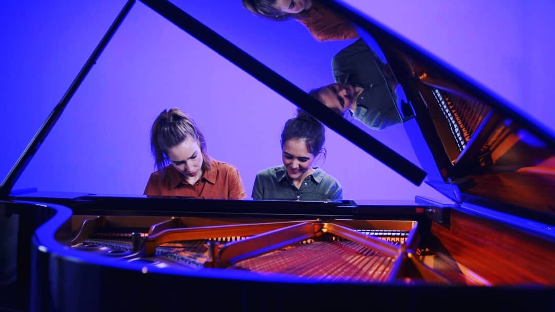 Lieve allemaal! We hadden het al even laten vallen, maar hier dan officieel... we zijn een crowdfunding gestart voor onze nieuwe opnames; een BLAUW Vleugeltje Klassiek! 💙
 
Met daarop Gershwin's Rhapsody in Blue, speciaal voor ons gecomponeerde stuk