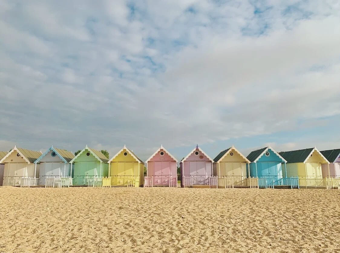 📍 Can you spot our blue hut? Give us a like if you see her! ☀️ 
Photo Credits:
@rachna_bassi 
#beachhuts #westmersea #beachhut #beachhutsofinstagram #merseabeach #mersea #essex #london #beach #hut #beachhutsforhire #beachhuthire #london #ukholiday
