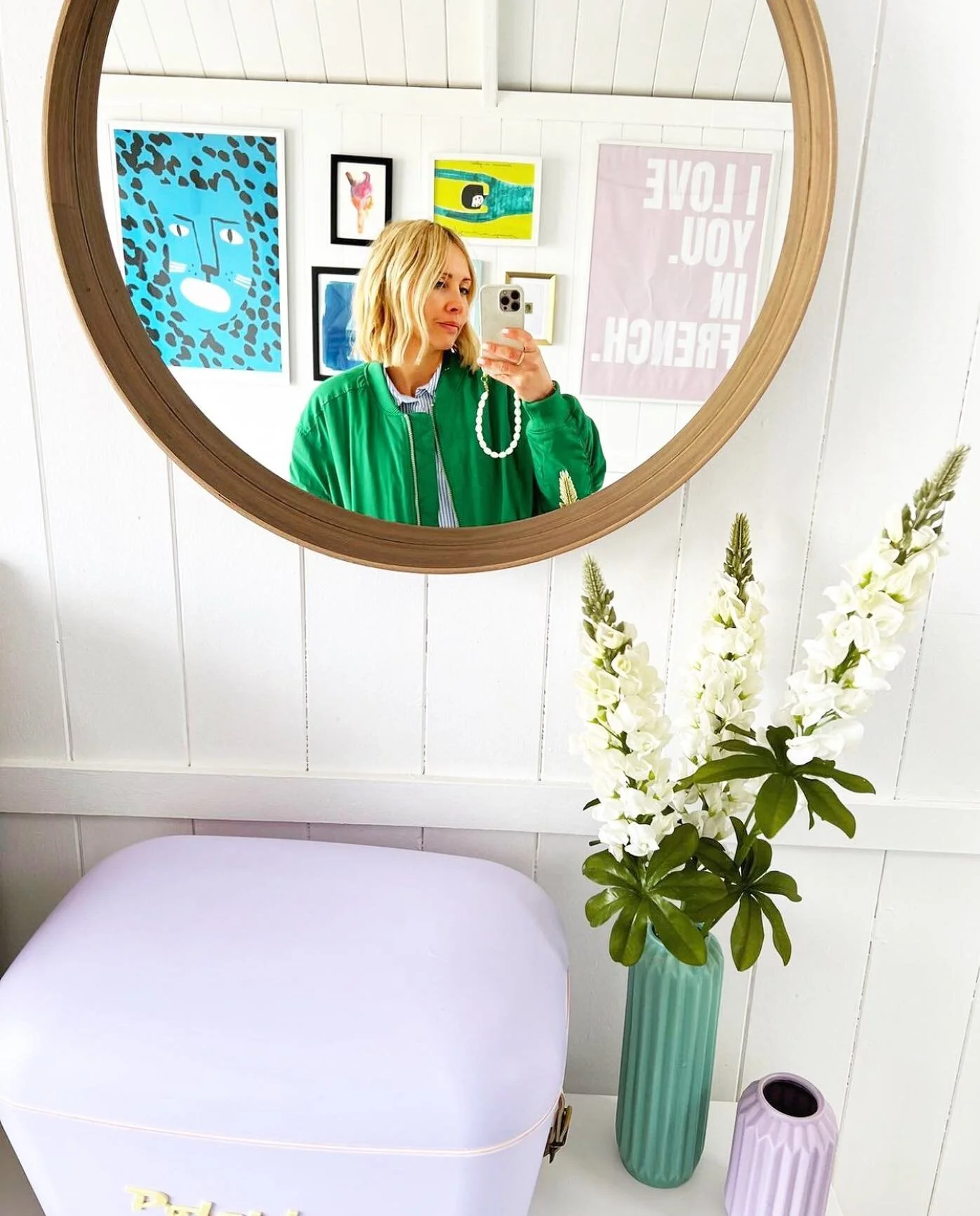 📸 Peekaboo! Great to see so many of you enjoying our huts this half term. Keep tagging us into your hut photos - we love to see them! 🏷 
Photo Credit:
@ashley.dainty 
#beachhuts #westmersea #beachhut #beachhutsofinstagram #merseabeach #mersea #es