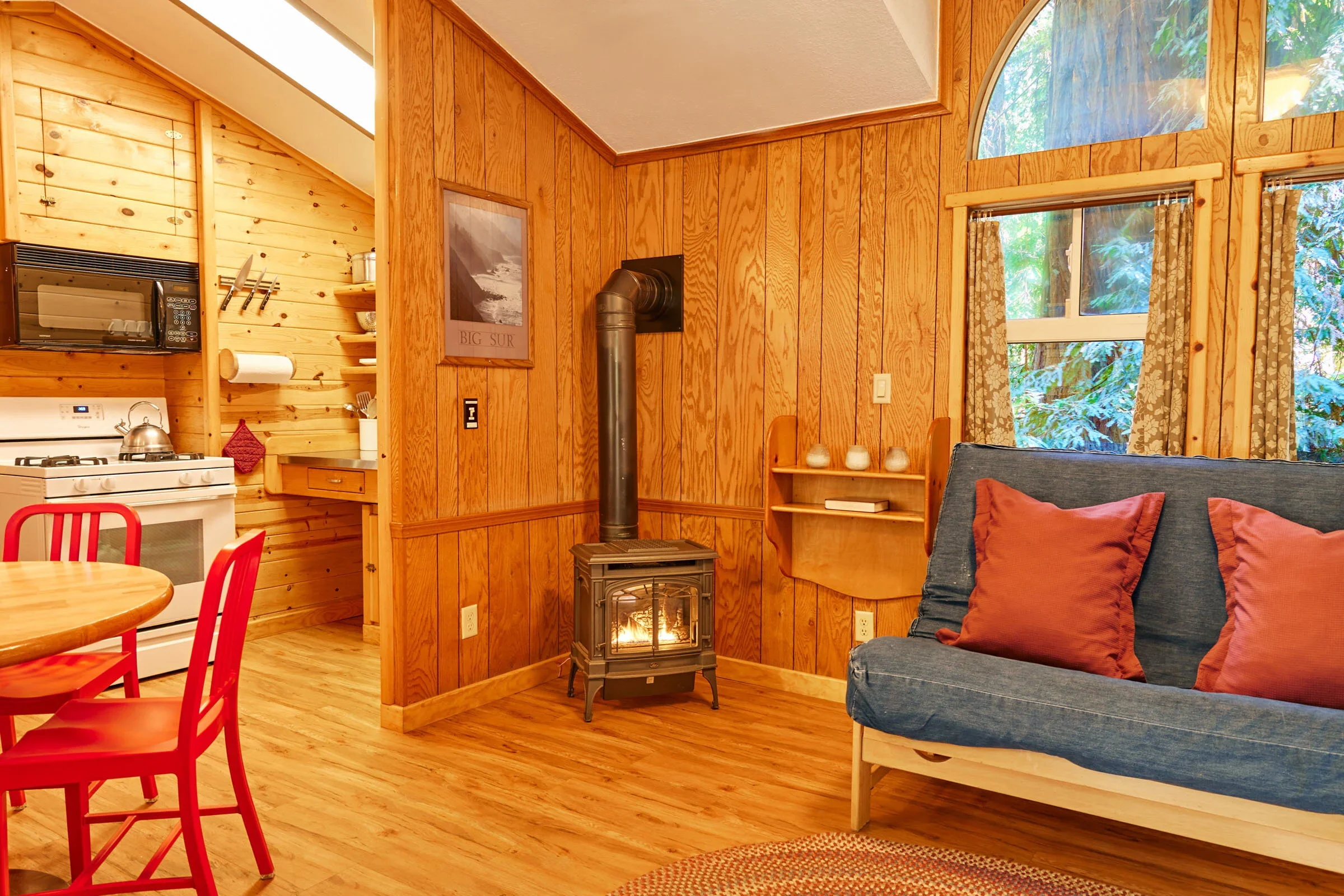 1 Bedroom with Kitchen Fireplace