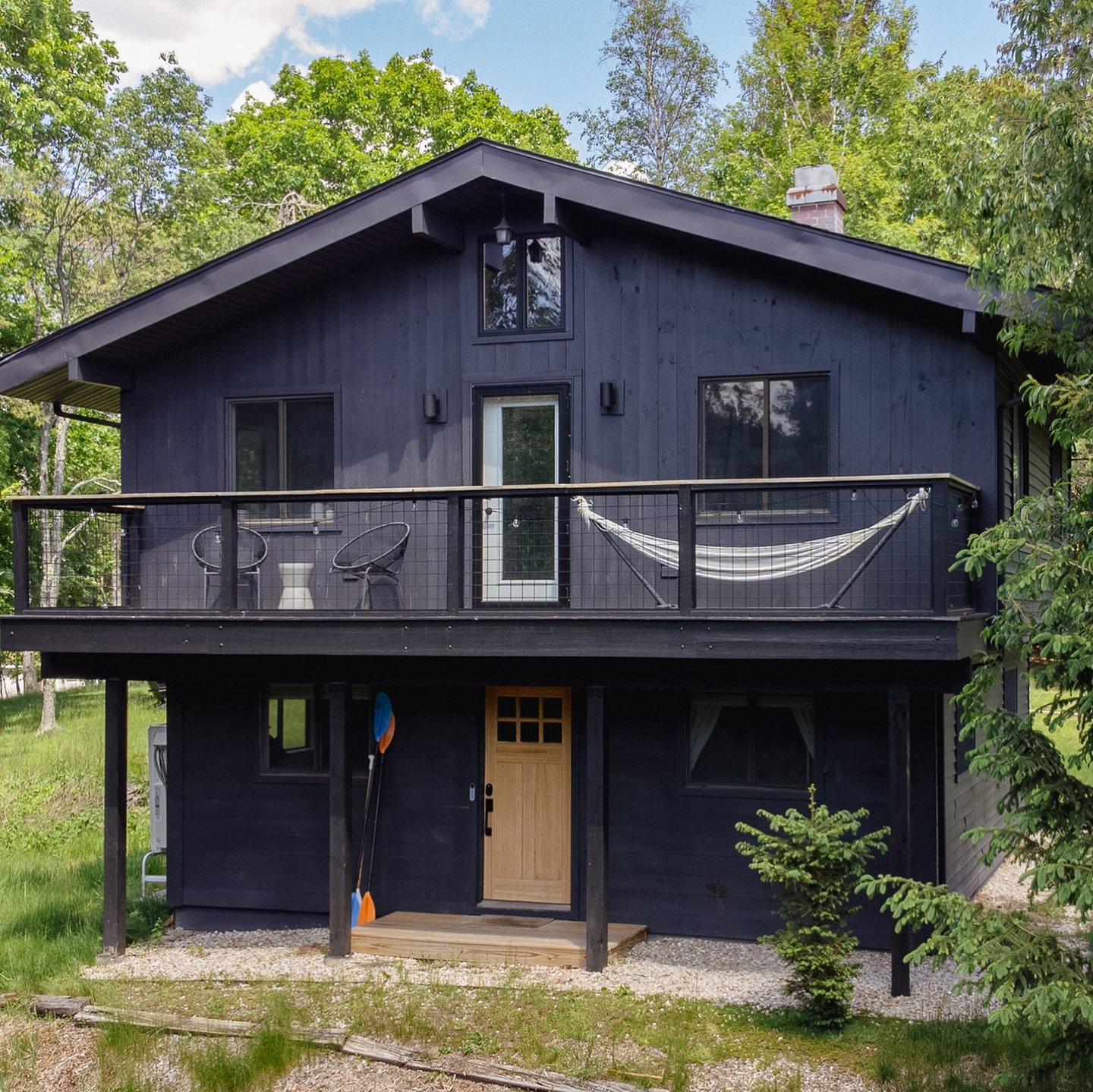 🐬Lakelight🐬 A *private* and turnkey lake house at Copake lake! She&rsquo;s got it all: deeded lake access right down (2 min walk) the private road, new utilities, two decks, a wine fridge, and mid century vibes. Plus a cool open attic space that co
