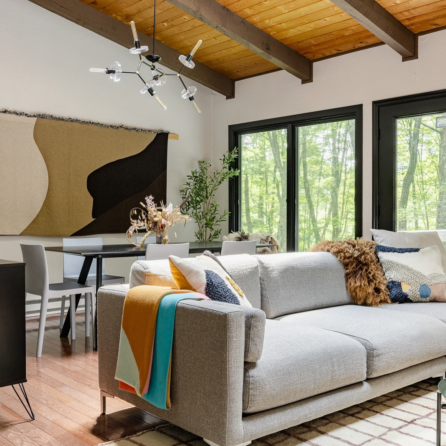 ⛷️The Still⛷️ Skiers and hikers listen up!! This treehouse/onsen/modern hideout is literally 1 minute from Belleayre Mountain and just a short drive away from several of the best hikes in the Catskills. She&rsquo;s a turnkey rental (new utilities, wi