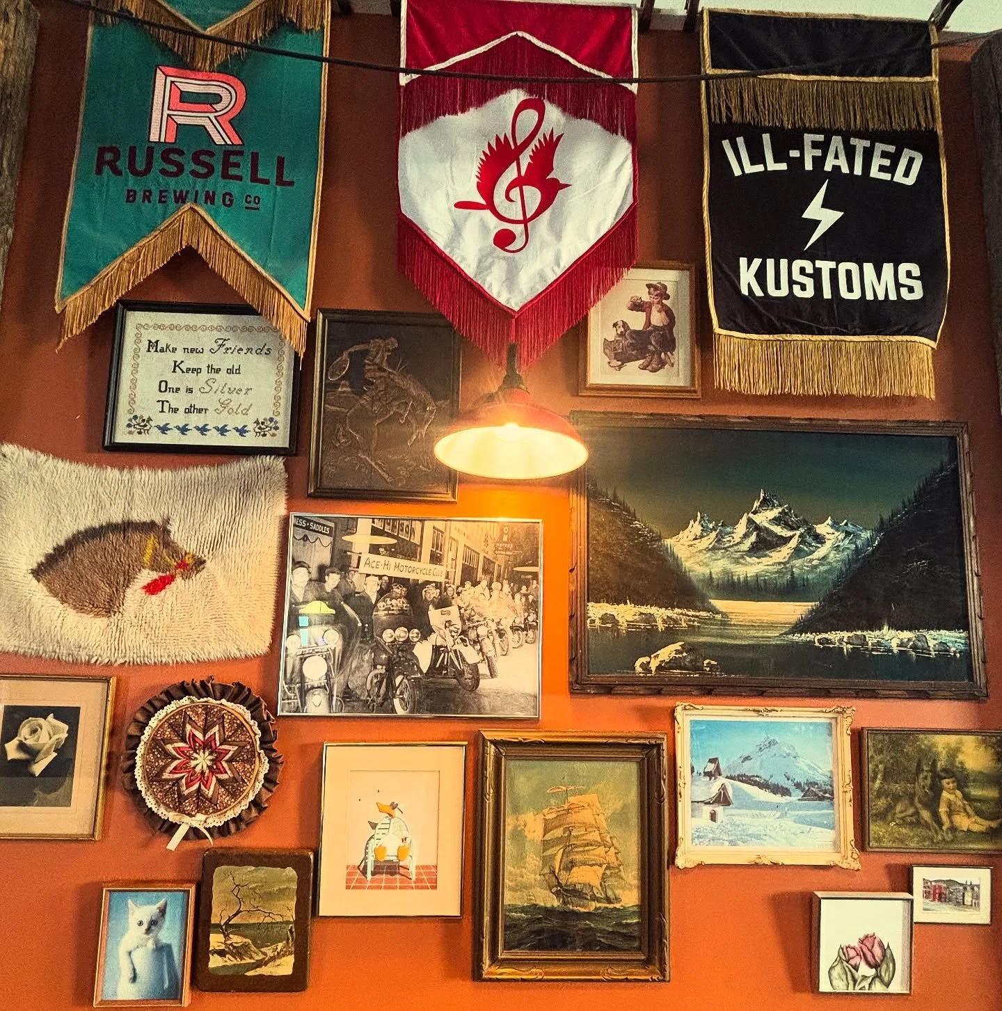 When you have a million things to do but hanging more photos is the most important&hellip;

#yyc #yycnow #yycevent #yyceventspace #eventspace