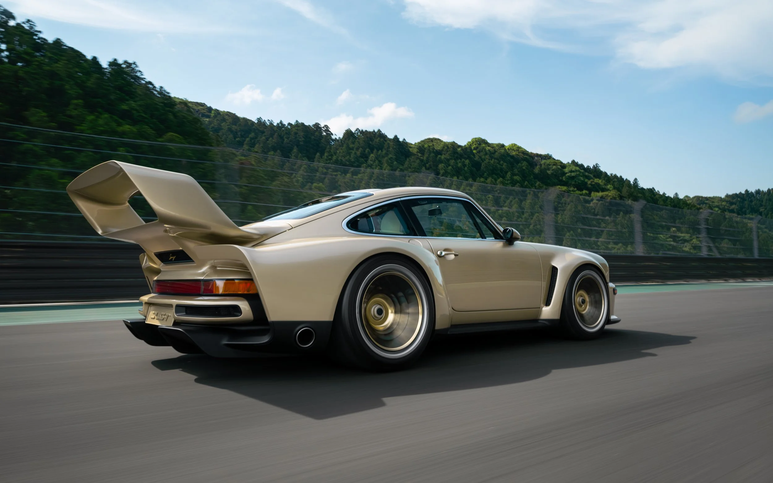 02_Magarigawa_DLS-T_WEB CROP.jpg