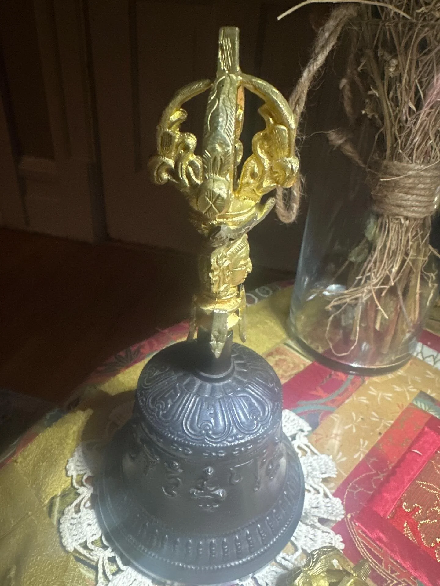 “The bell rings… an invitation to meet yourself.
Beyond shame, beyond doubt, beyond grief — this is where practice becomes real. In dokusan, we come face to face with our own awakened nature — the One with limitless potentia