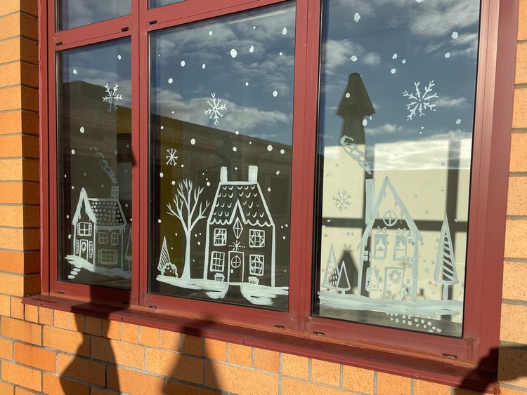 How to use window paint markers to create spectacular festive art - Gathered