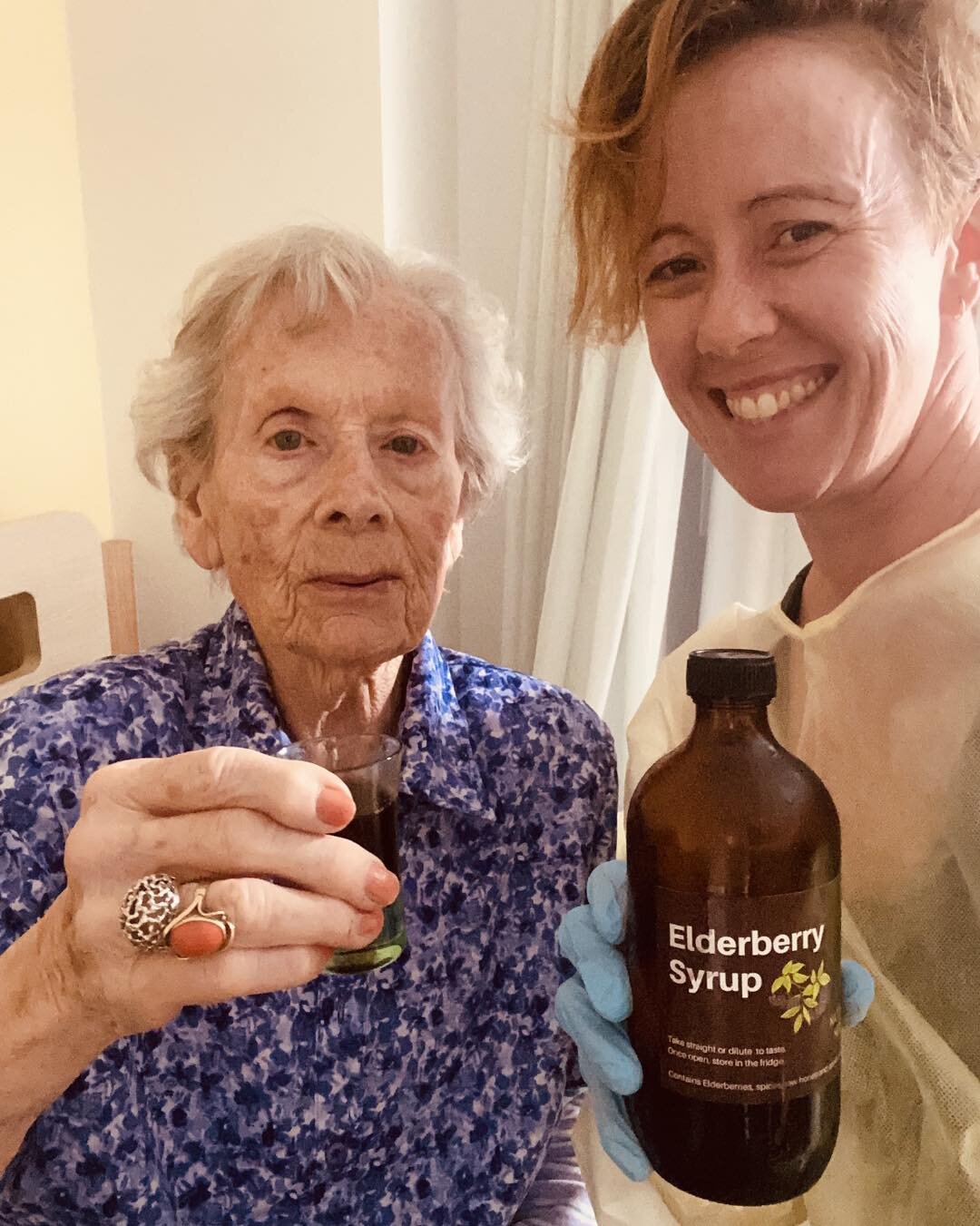 Prost!! 🍻 

She may not have remembered my visit yesterday but one look at the cold bag over my shoulder and she said, &ldquo;oh you bought that lovely Elderberry Syrup you made! Let&rsquo;s have some more. I&rsquo;m feeling so good!&rdquo; 😆❤️

Sa