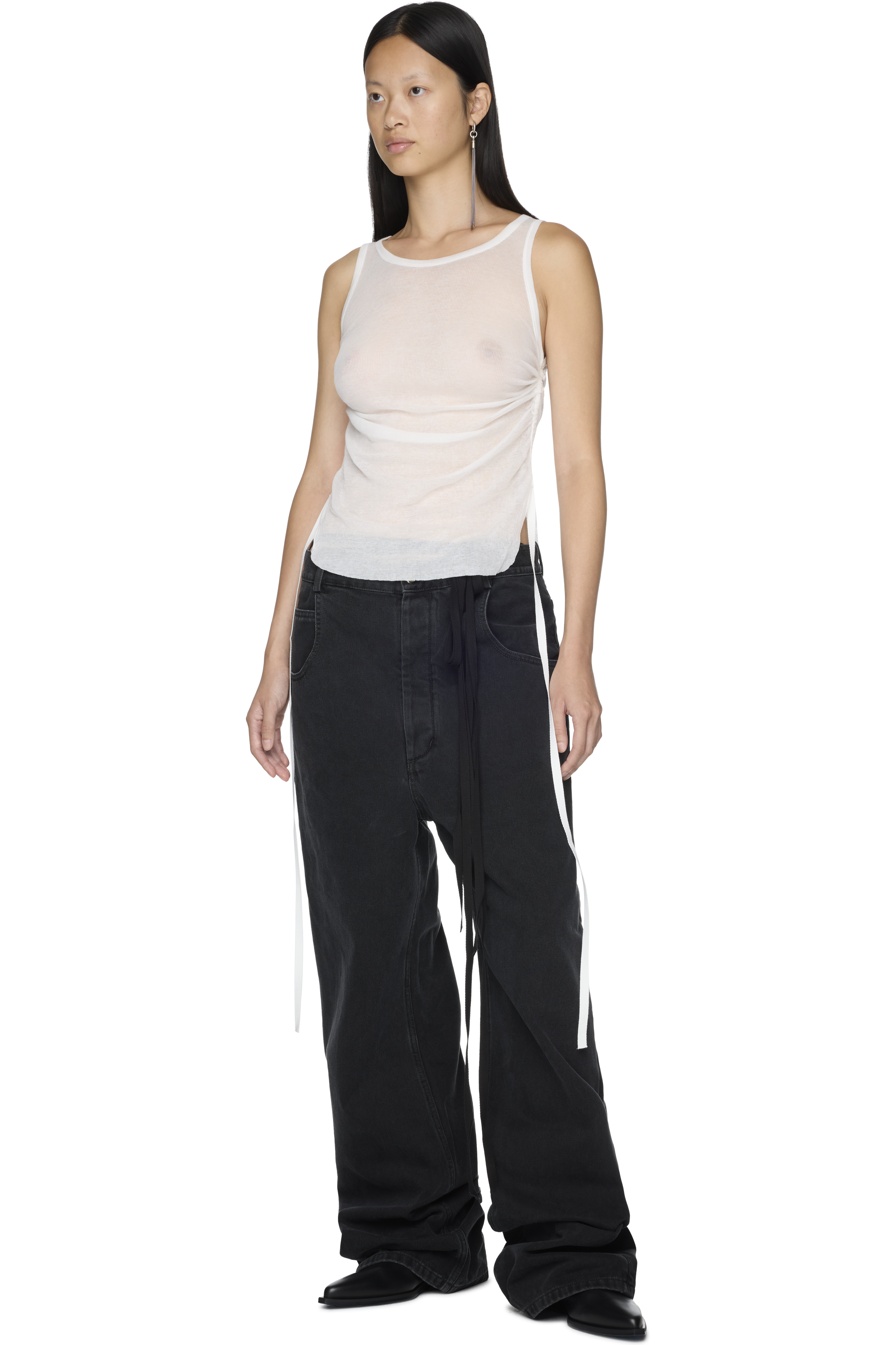 FW24_Ann-Demeulemeester_OnModel7_ModelOphelie_SKUANND100321011_SKUANND100319023_SKUANND100343023_SKUANND100311028_Contra.png