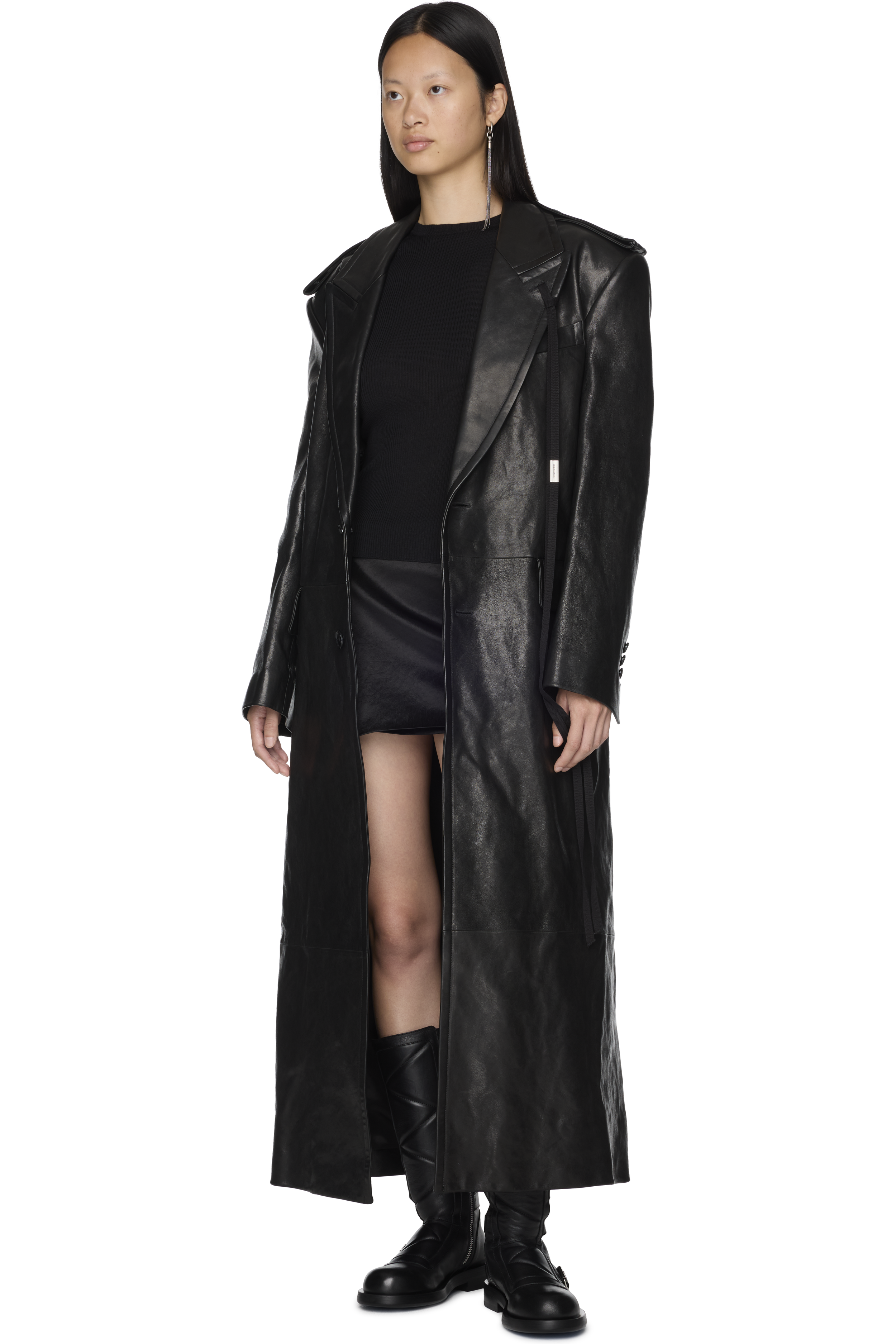 FW24_Ann-Demeulemeester_OnModel5_ModelOphelie_SKUANND100330011_SKUANND100315023_SKUANND100323023_SKUANND100344023_SKUANND100311028_Contra.png