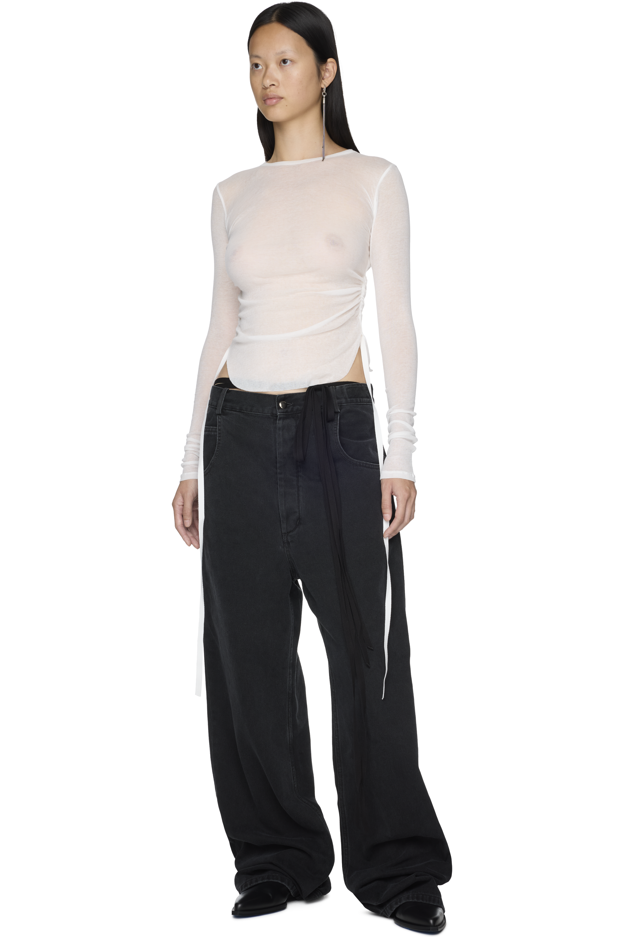 FW24_Ann-Demeulemeester_OnModel9_ModelOphelie_SKUANND100311028_SKUANND100333011_SKUANND100319023_SKUANND100343023_Contra.png