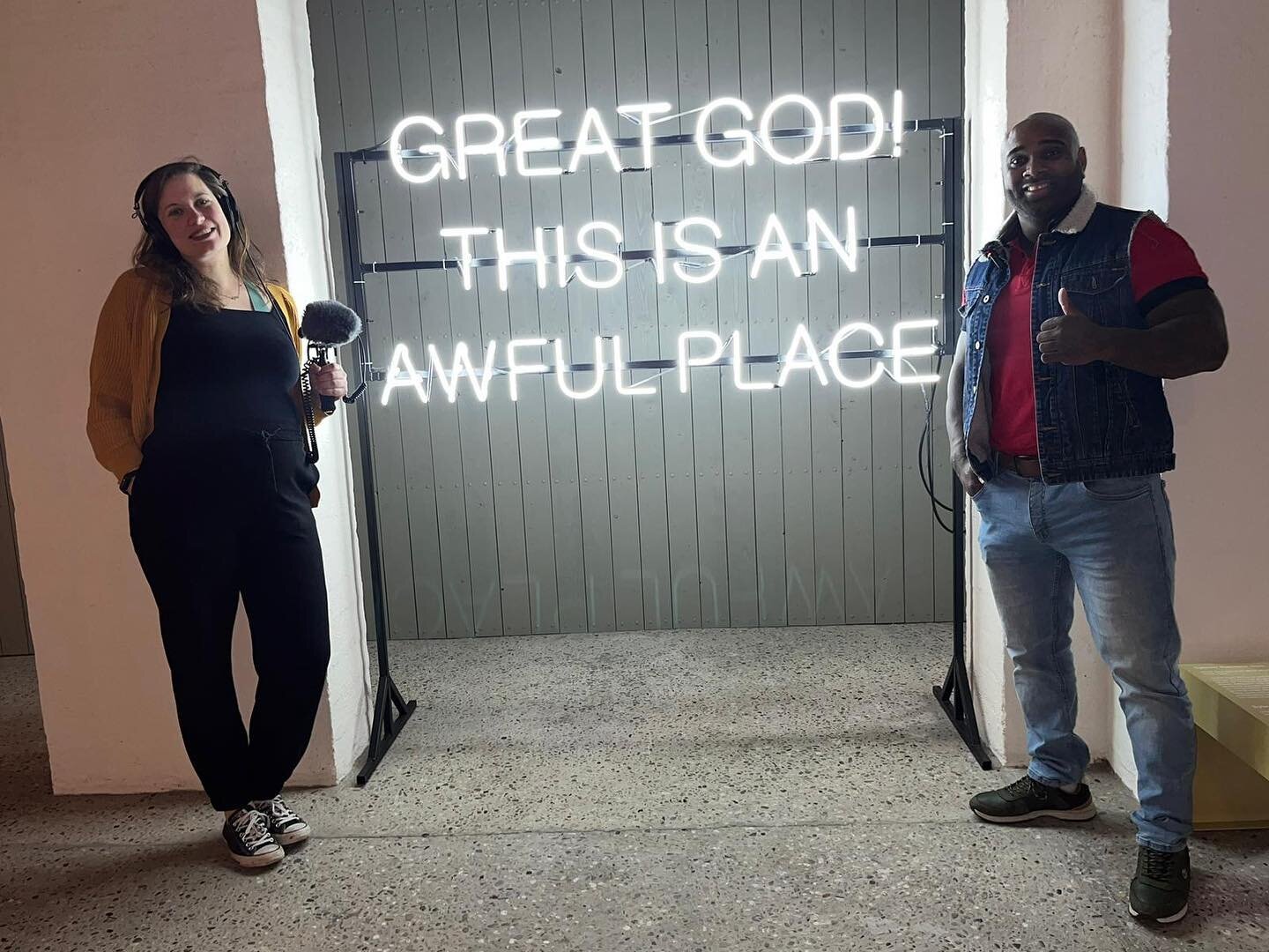 Wanneer ben je werkelijk vrij? Vandaag had ik afgesproken met Neil om de tentoonstelling Exodus van @bijbelsmuseum en @buitenplaatsdoornburgh te bekijken. Zijn leven heeft nogal wat overeenkomsten met dit thema namelijk. 

Neil is geboren in Suriname