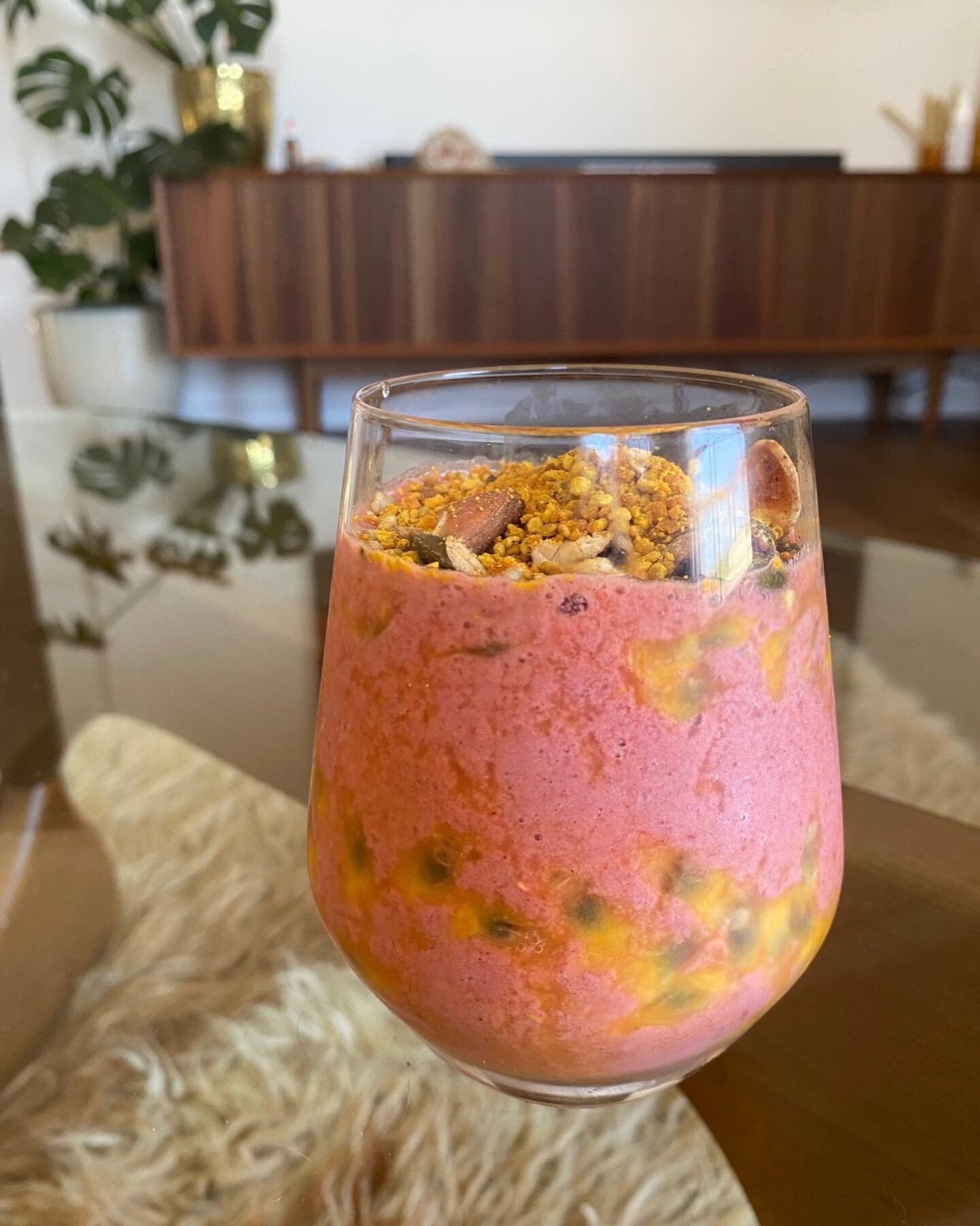 Smoothie season is back!

(I know for some of us it never leaves) 

This is a great smoothie bowl option as its naturally low in sugar, high in fibre, antioxidants &amp; good for your gut health. To avoid having a sugar overload with your smoothies f