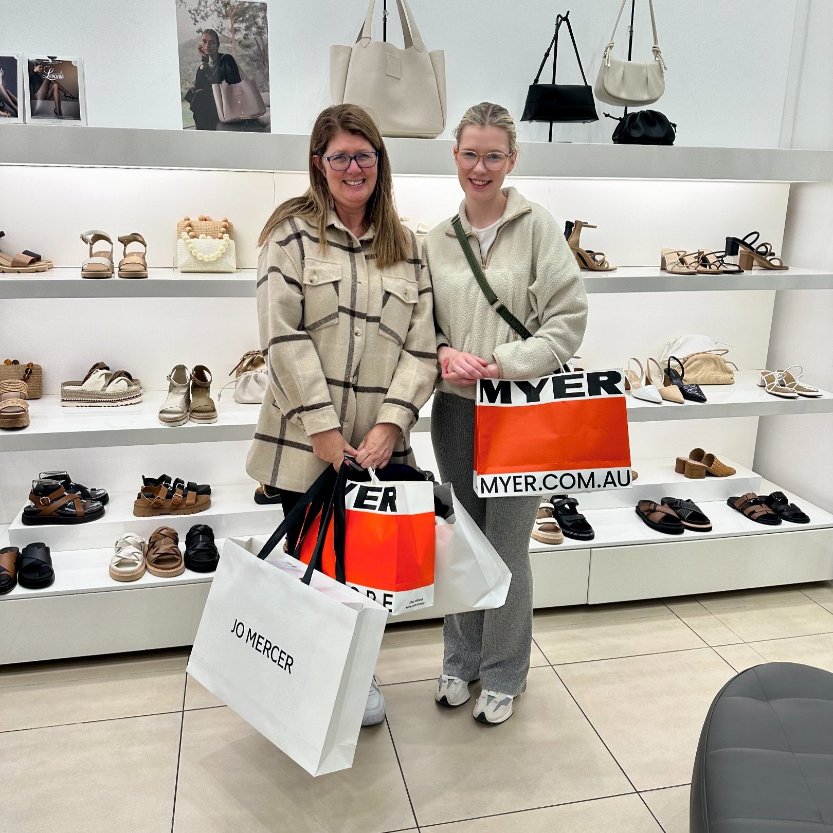 &bull; P E R S O N A L - S H O P P I N G &bull;
#westfieldstylist #personalshoppingservice #melbournestylist 

Today I had the absolute pleasure of meeting a beautiful Mother &amp; Daughter duo, for a 3 hour Personal Shopping service at Westfield Fou