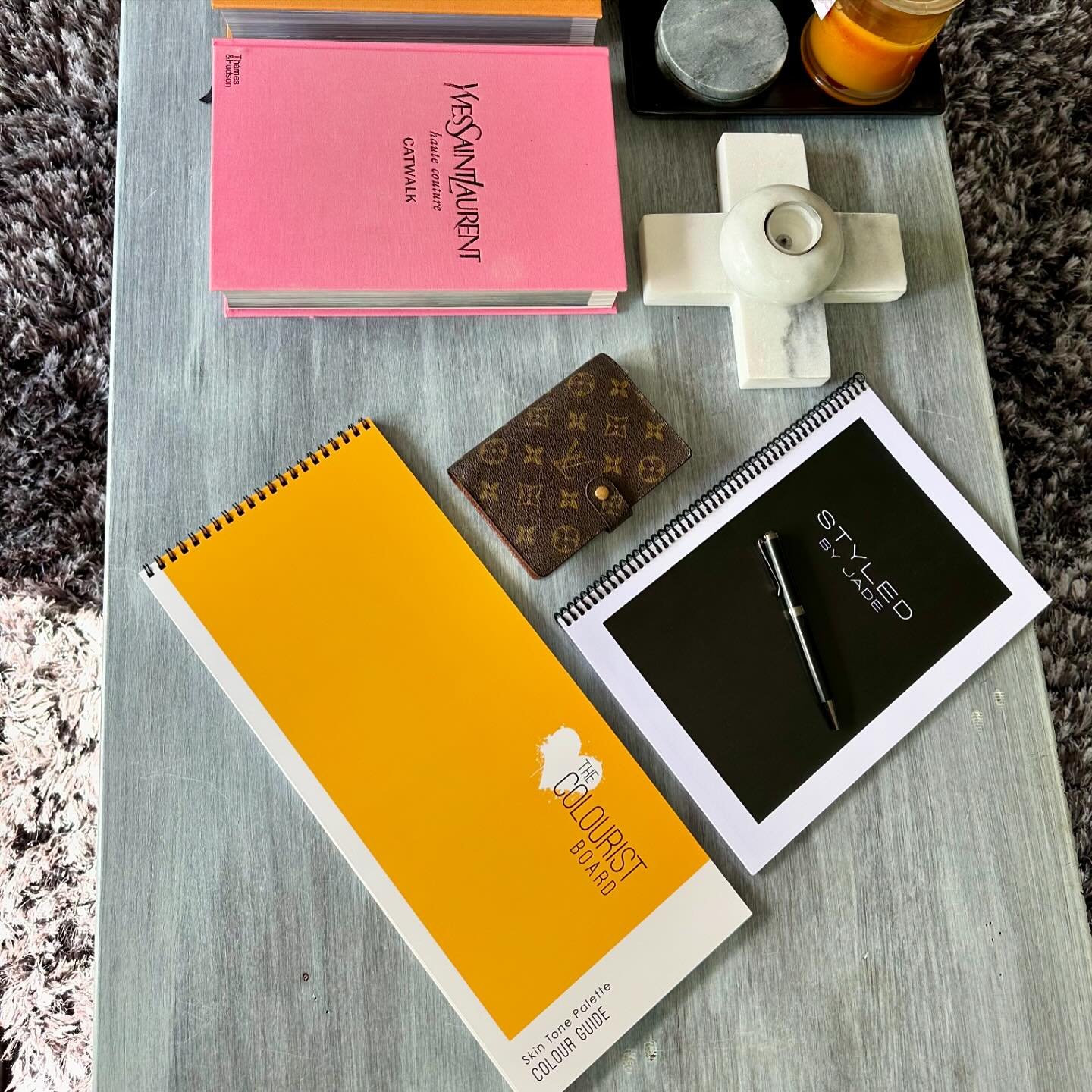 THE PERFECT COLOUR PALETTE BOARD 💛

I finally received this amazing colour guide&hellip; The perfect addition to every stylists tool kit, a guide to skin tone and seasonal colour pallets. 

Thank you @thecolouristboard this is such a fabulous tool. 