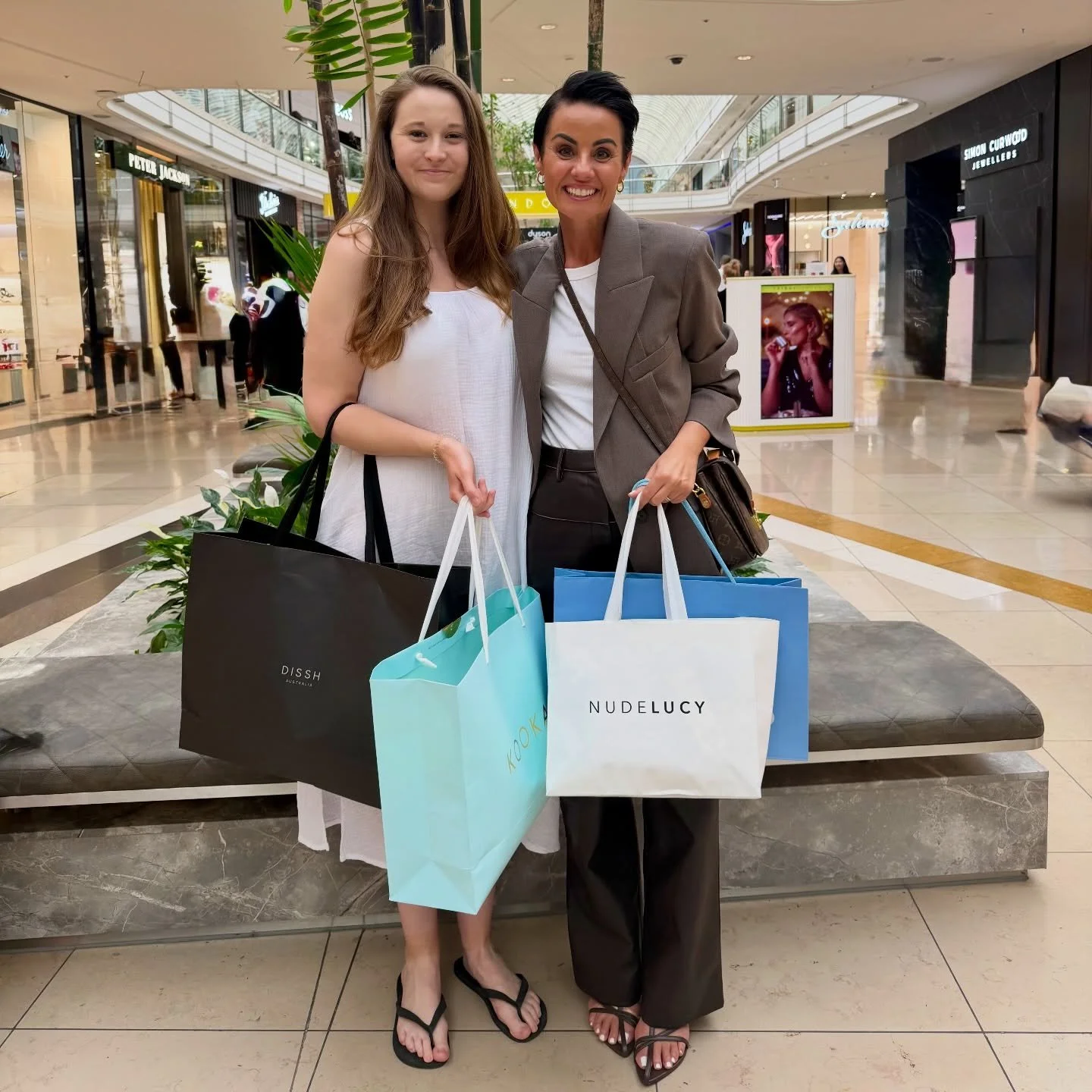 &bull; P E R S O N A L - S H O P P I N G &bull;
#styledbyjade #personalshopping #melbournestylist 

Today I had the pleasure of styling the gorgeous Stephanie, at Chadstone for a personal shopping experience.

Last week we went through her wardrobe, 