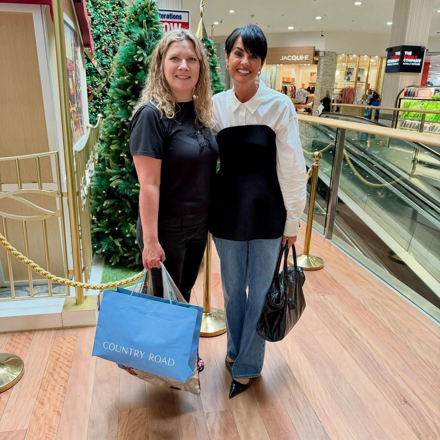 &bull; P E R S O N A L - S H O P P I N G &bull;
#styledbyjade #personalshopping #melbournestylist 

Today I had the absolute pleasure of taking the gorgeous Vicky on a three-hour Personal Styling and shopping experience at Westfield Geelong.

Vicky h
