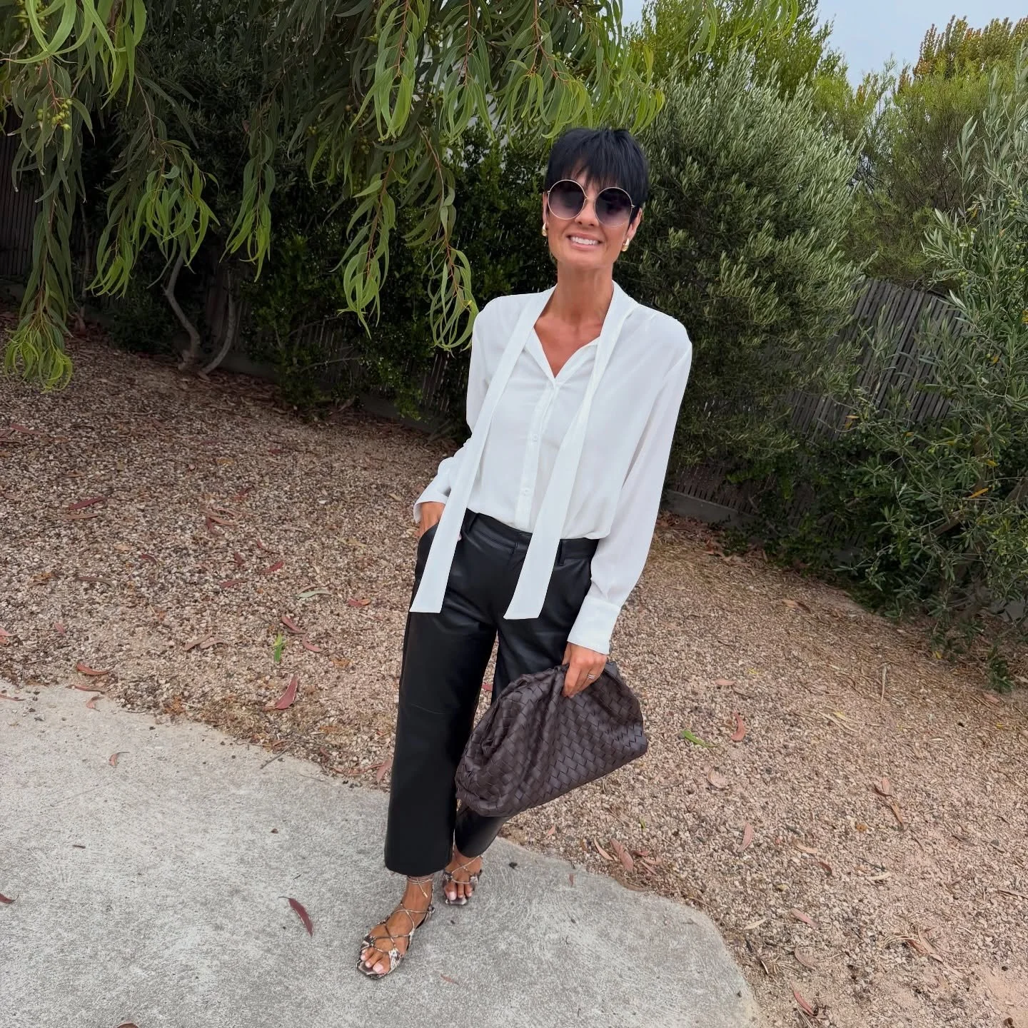 CLASSIC PIECES 🤎 STATEMENT ACCESSORIES 

A classic look with a modern edge, proof that accessories really do all the heavy lifting.

Today&rsquo;s outfit for a day of personal shopping, was built on timeless foundations: a delicate white pussy-bow b