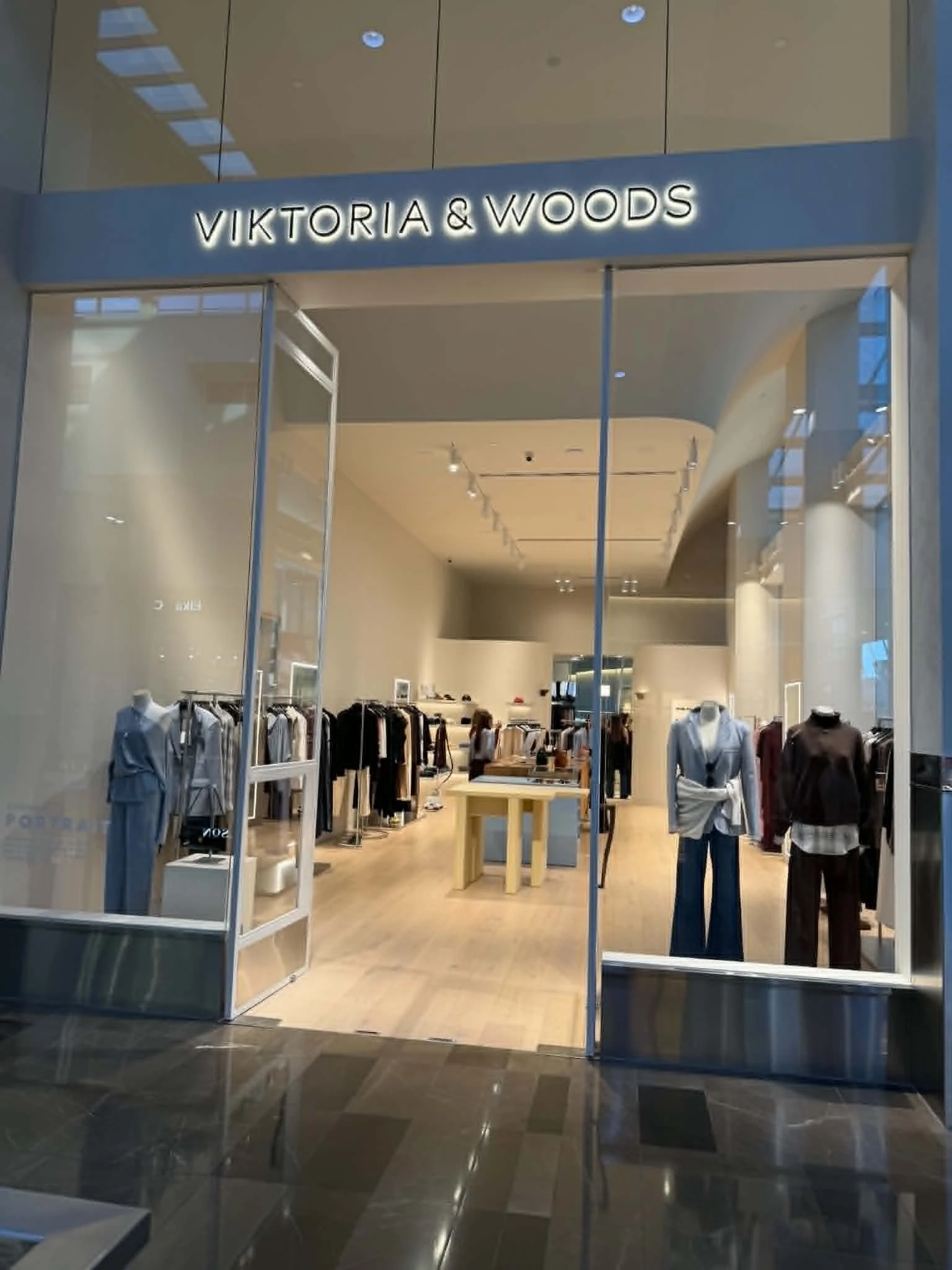VIK & WOODS VIP EVENT HOST