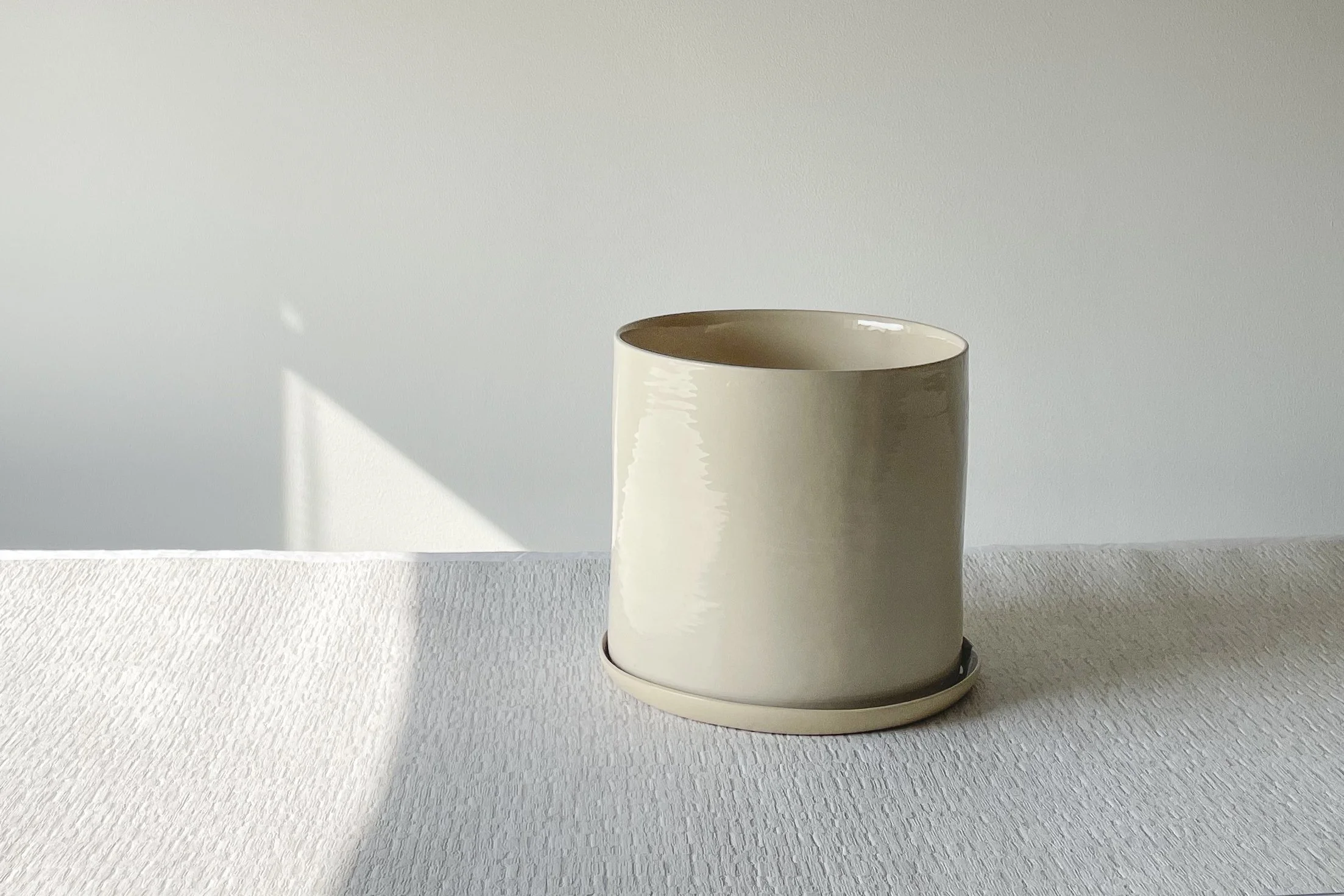 tall biscuit planter 21cmD x 19cmH