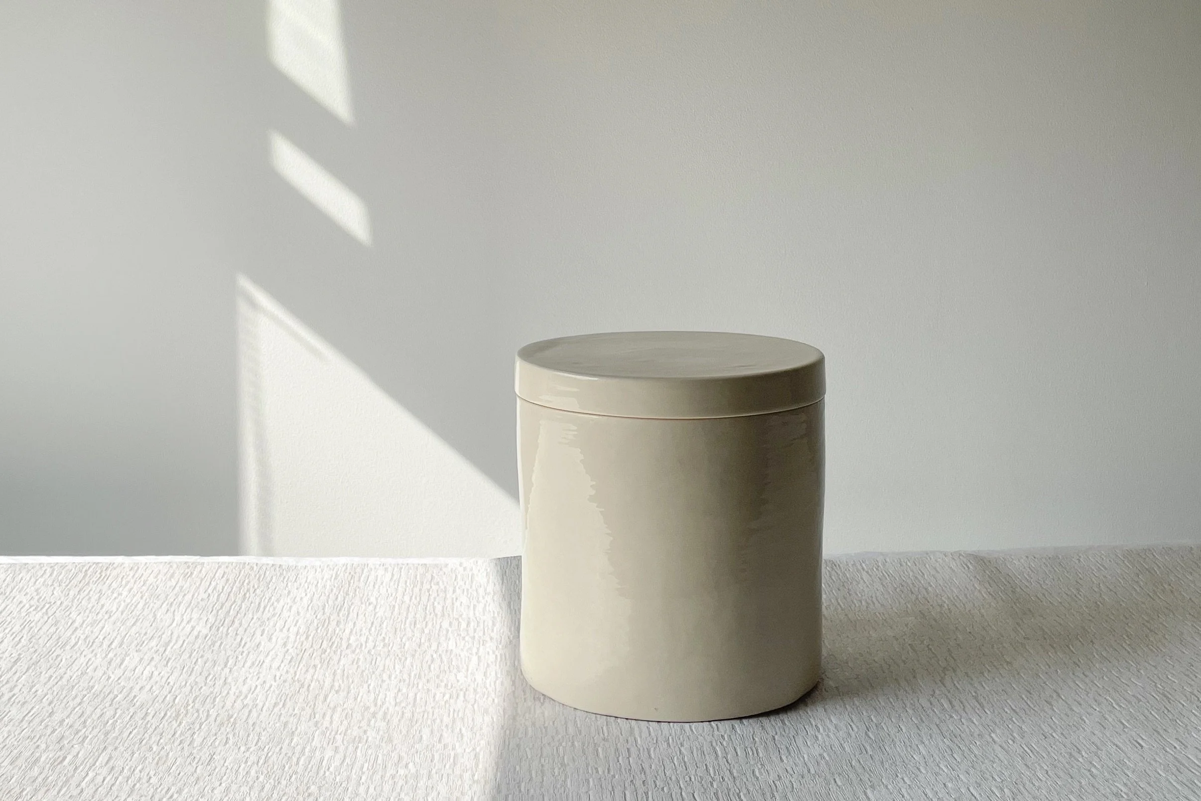 tall storage jar 21cmD x 21cmH