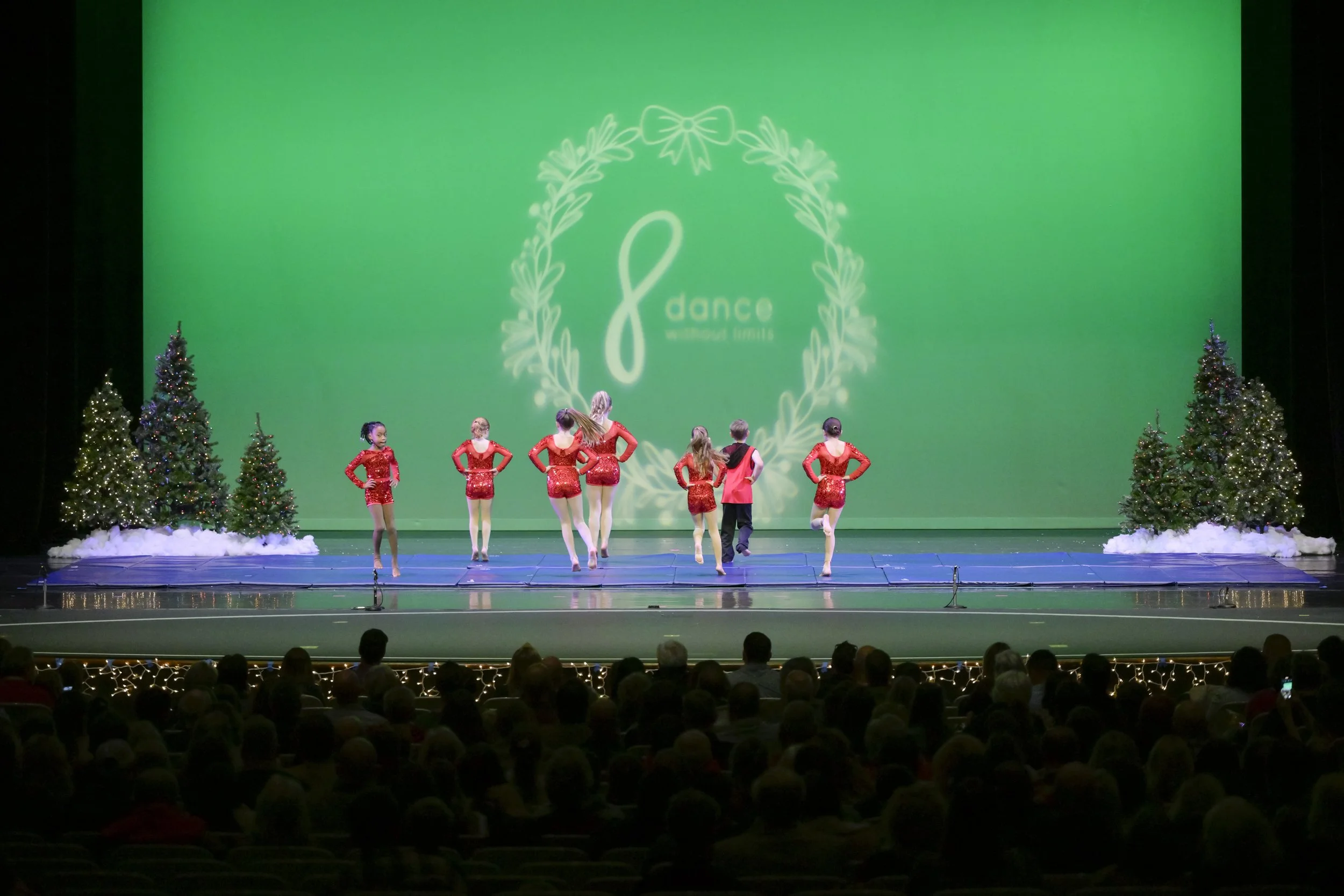 12.13-6PM_02.Here Comes the Snow20251213-_Z8B0821.jpg