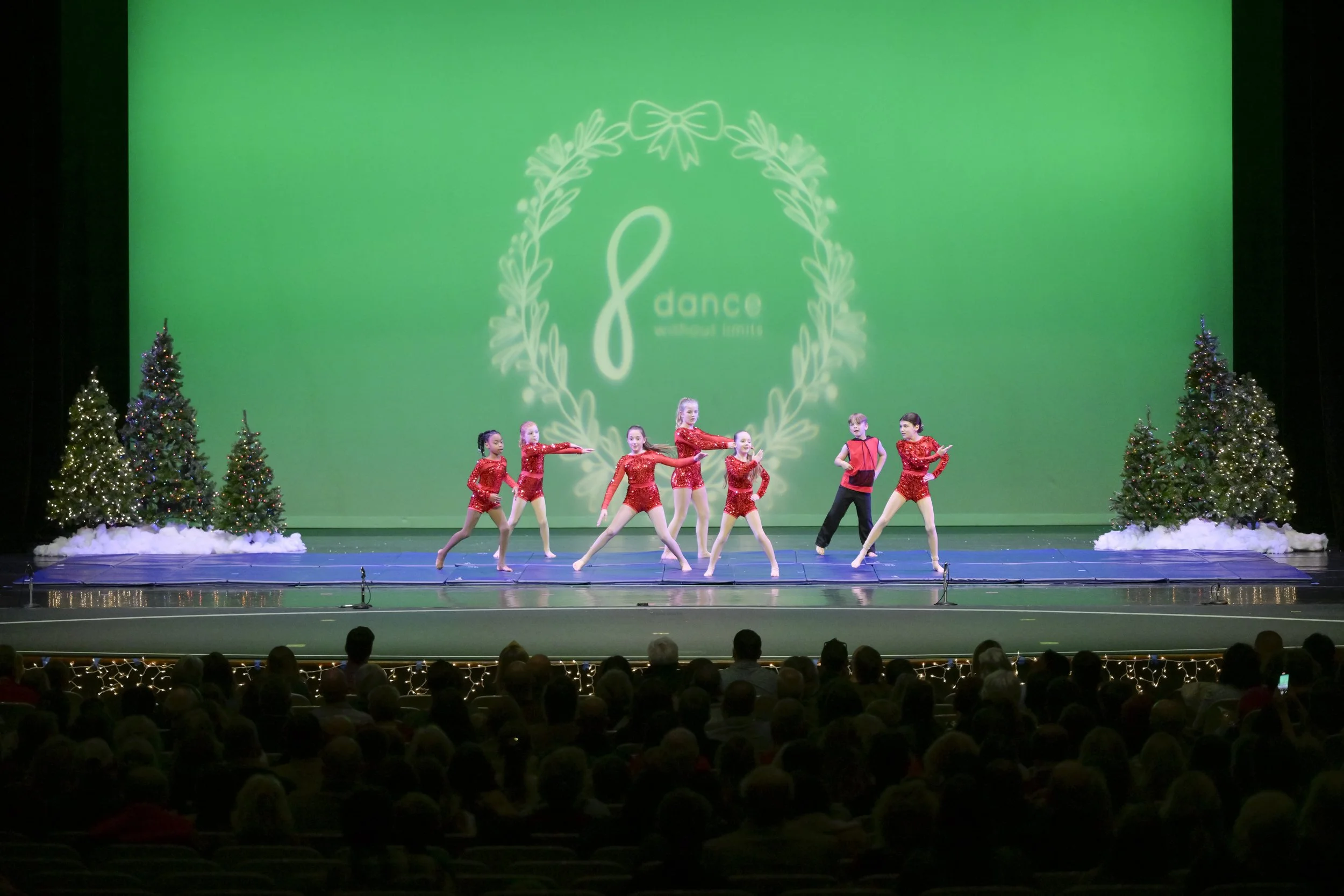 12.13-6PM_02.Here Comes the Snow20251213-_Z8B0840.jpg