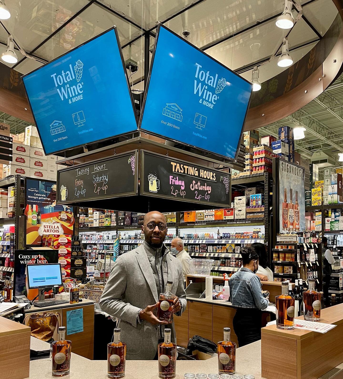 This #CyberMonday purchase the perfect stocking stuffer online at Total Wine &amp; More, Drizzly, Reserve Bar and more online retailers. 🥃📲

Co-Founder &amp; COO, Janon Costley poses for the camera after selling 3 cases of Shinju at a tasting event