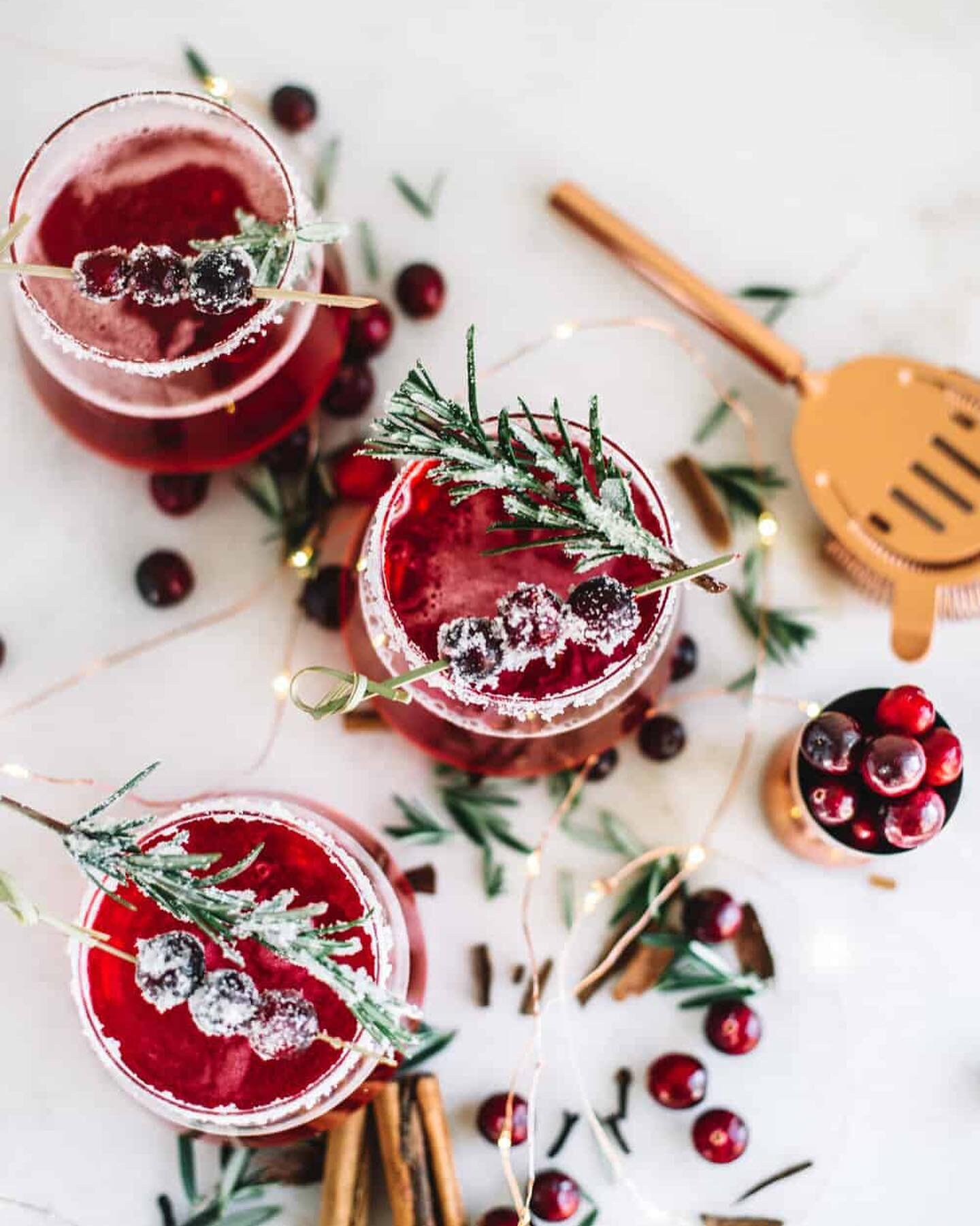 December means Christmas cocktails!🤶🏽🎄🥃Add &ldquo;Mrs. Claus&rsquo; Cranberry Whisky Cocktail&rdquo; to your repertoire: 

2 Ounces of Cranberry Juice
2 Ounces of Shinju
1-2 Tbsp. of Rosemary Simple Syrup
1 Cinnamon Stick or 1/4 tsp. Ground Cinna
