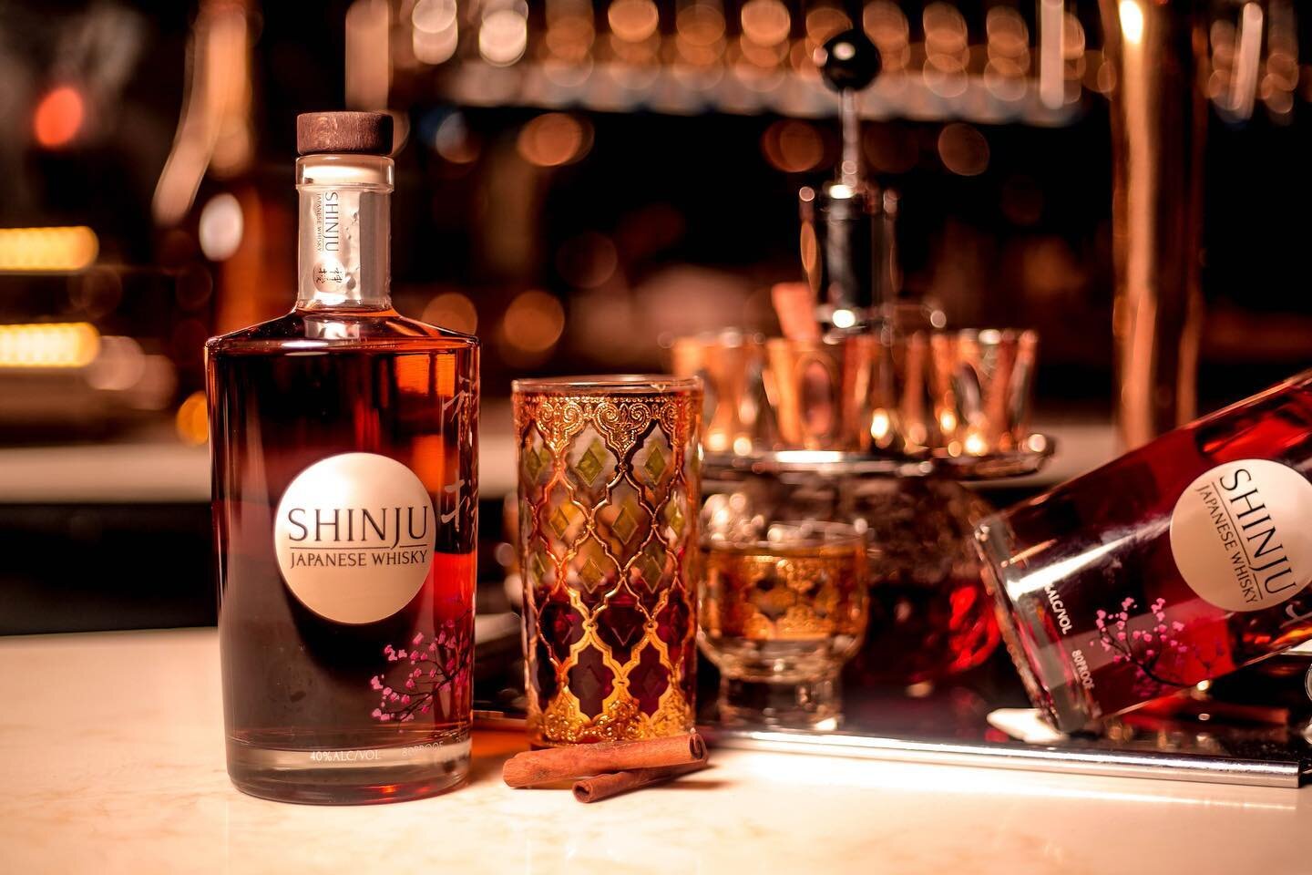 Starting your weekend off right, means starting with a bottle of @shinjuwhisky #redefineyourspirit 🥃