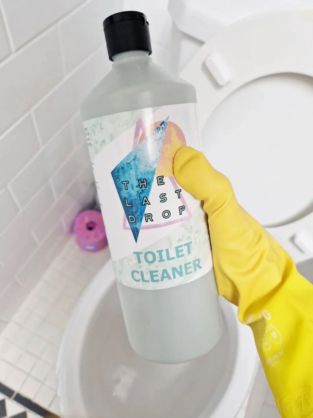 This stuff is magic 🪄

It's not just a toilet cleaner, it's a shower screen shiner, a scummy tap scraper, a stone worktop healer and it'll even lift grime out of natural stone floors!

Unlike what the supermarkets say, we know you don't need 50 crap