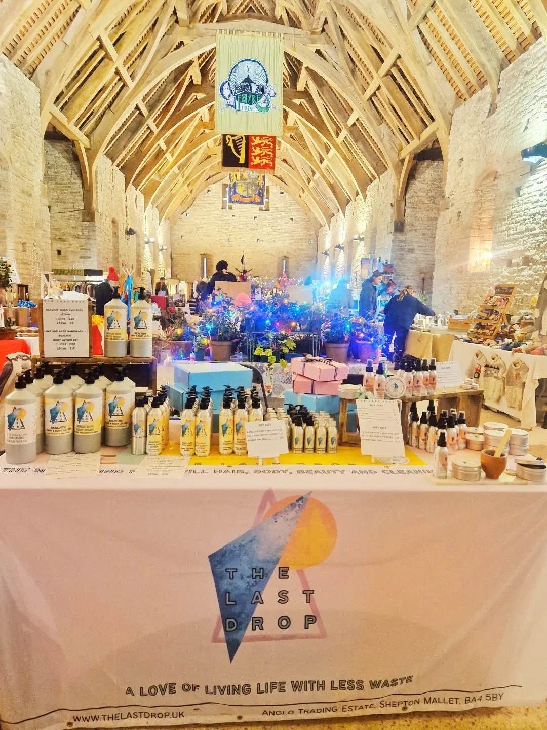 It's Pilton Tithe Barn Christmas Market Time!!

🎁🎄🤶🎅❄️

#naturalskincare #closedloop #ethicallymade #sustainableliving #hair #skin #body #beauty