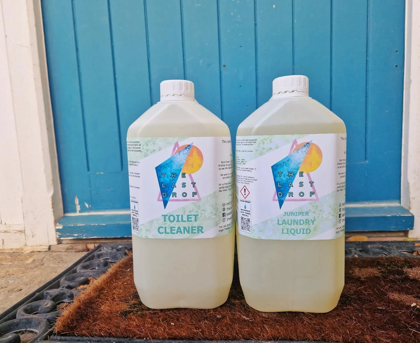 We're dropping a fresh new batch of Juniper Laundry Detergent to customers, and it is smelling goooood!! 

If you need more reasons than deliciously fragranced laundry.....here's just a few:

🍋 We are always 100% naturally fragranced
👶 Laundry dete