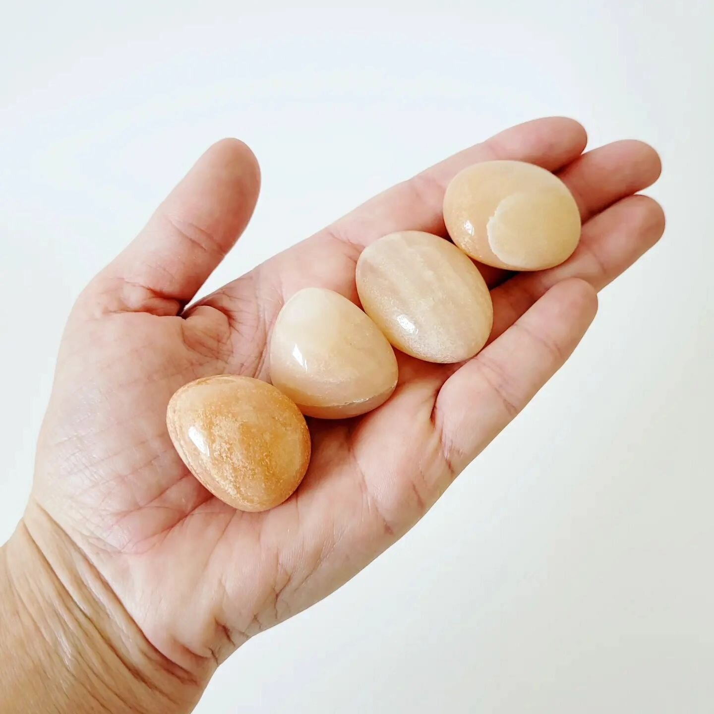 Yellow Aventurine 🌼
POSITIVITY | CONFIDENCE | CLARITY
.
The &ldquo;stone of self-worth&rdquo;. If you are someone who constantly doubts their ideas and decisions, Yellow Aventurine can make yourself more decisive. Particularly helpful if you find it