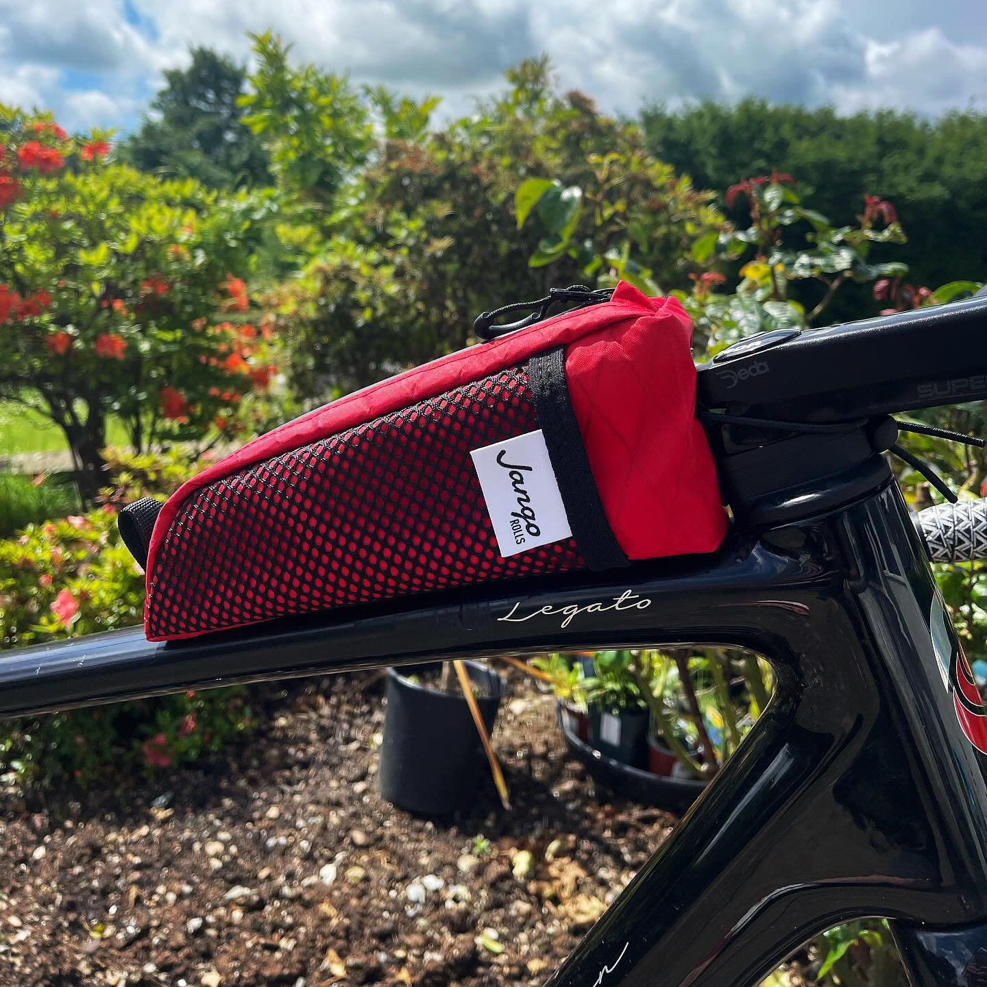 Rolling into a Bank holiday. 🌹

After being peppered with rain all weekend. Here&rsquo;s to a drier day. 🤞

Free UK delivery on all orders. Free international delivery on orders over &pound;100.

#jangorolls #toolroll #gravelbike #gravelgrinder #cy