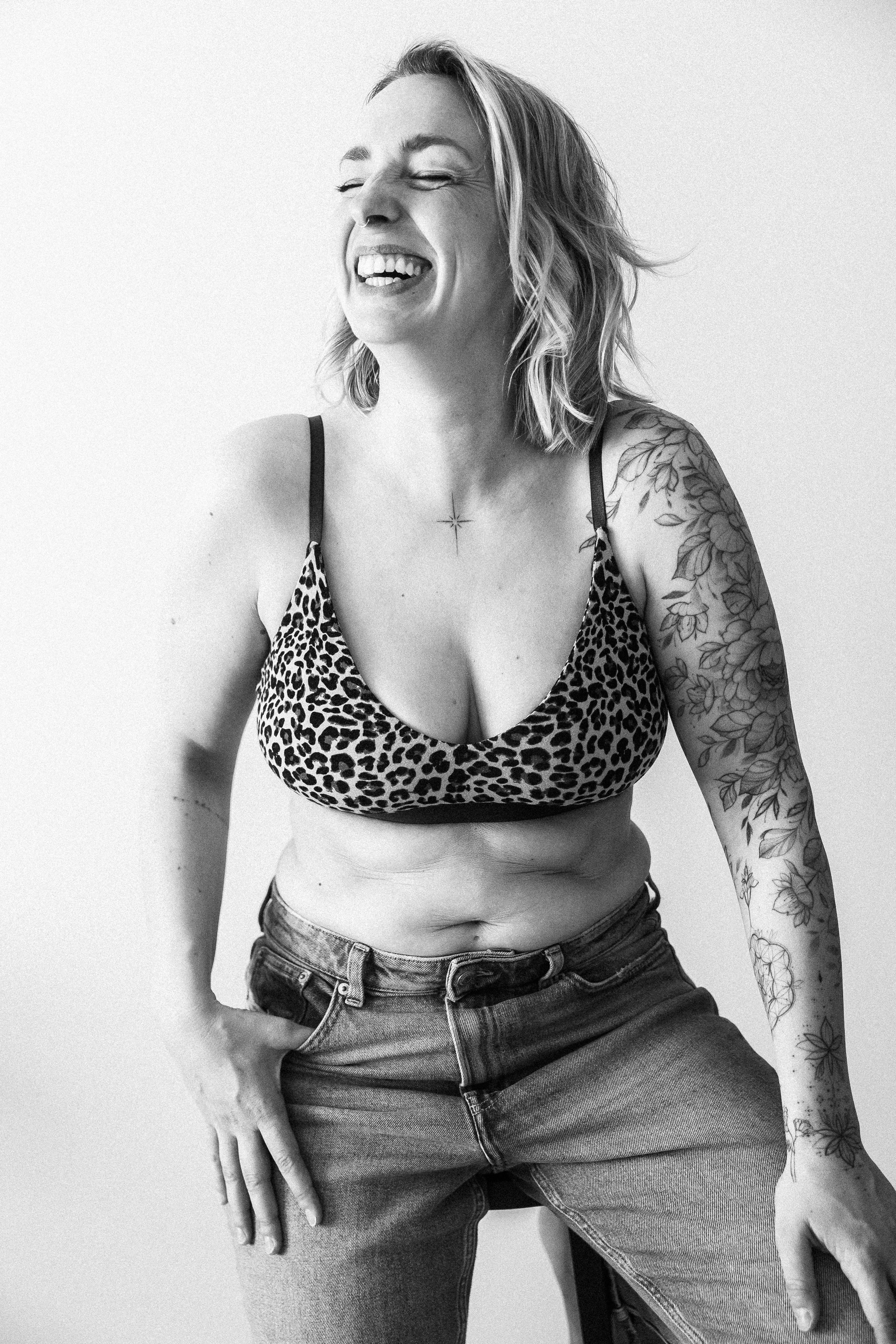 Portraitfotografie in Hannover von einer Frau. Feminin, empowernd, Selbstliebe.