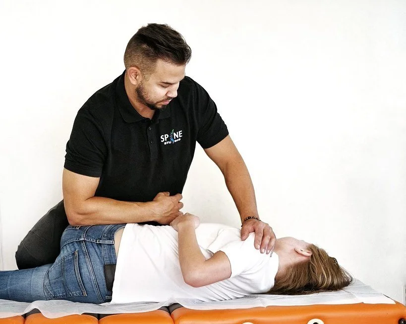 Protip fr&aring;n tr&auml;narna!

Oliver p&aring;  @spinestudio_lerum tar hand om BTF tr&auml;narna efter tr&auml;ningar och tuffa arbetspass p&aring; banan🙌🔥

Oliver hj&auml;lper dig med allt fr&aring;n rehab, idrottsmassage och kassa handleder!
T
