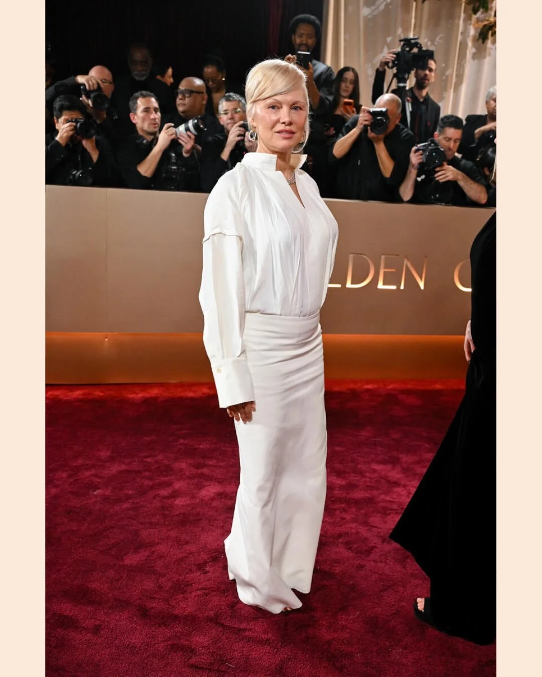 Midlife women are looking stunning in bright white at this year&rsquo;s Golden Globes 😍