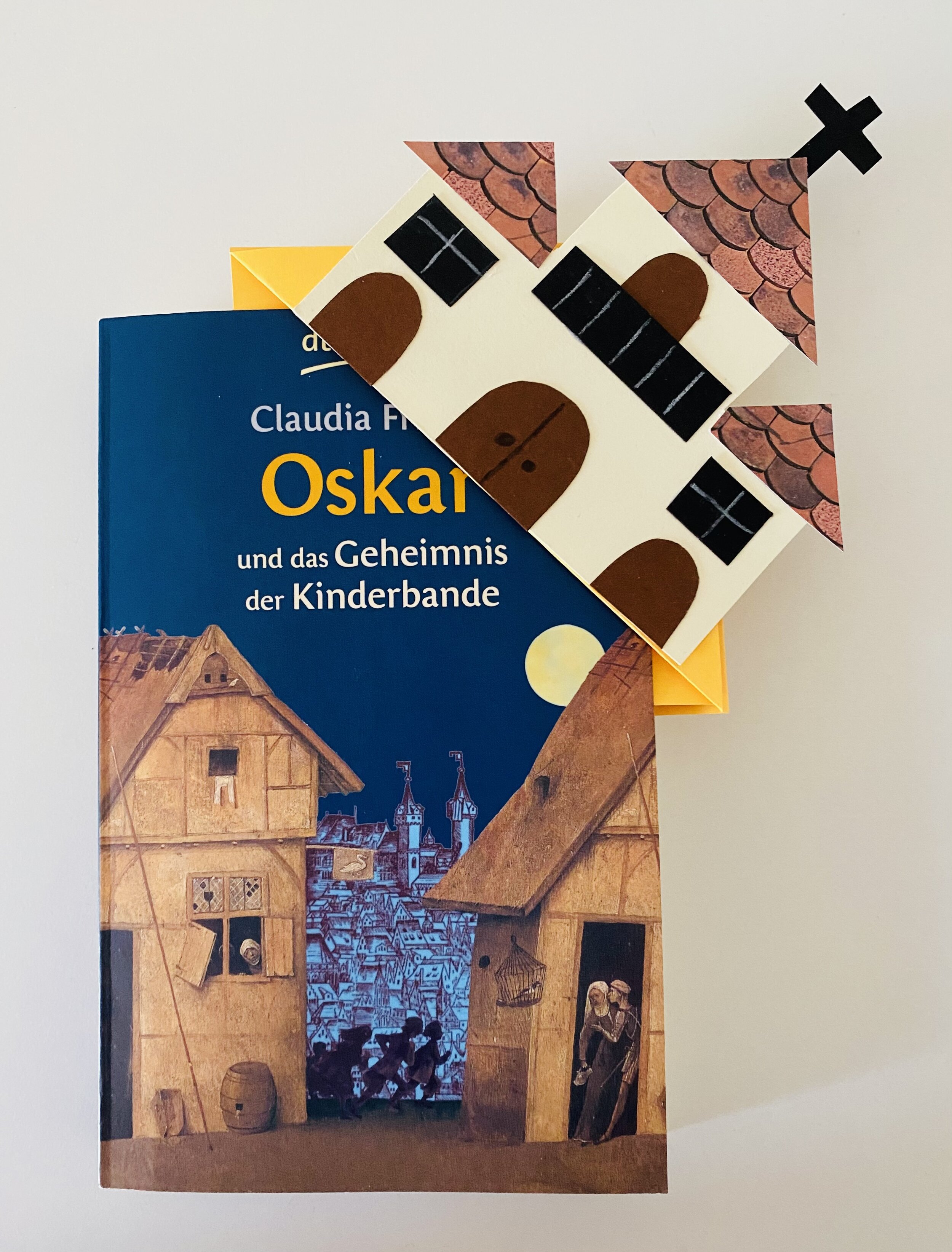  Buch Oskar und das Geheimnis der Kinderbande mit passendem Lesezeichen 