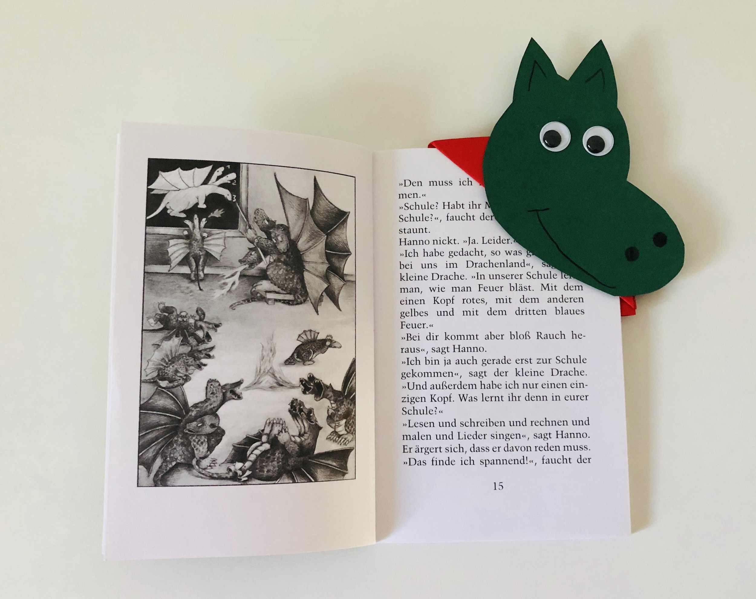  Buch Hanno malt sich einen Drachen mit passendem Lesezeichen 