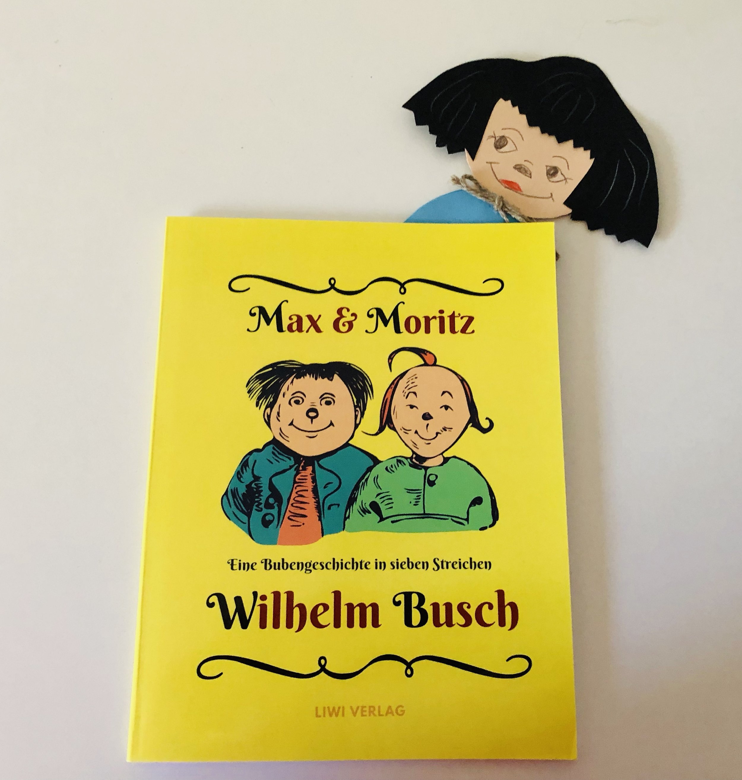  Buch Max und Moritz mit passendem Lesezeichen 
