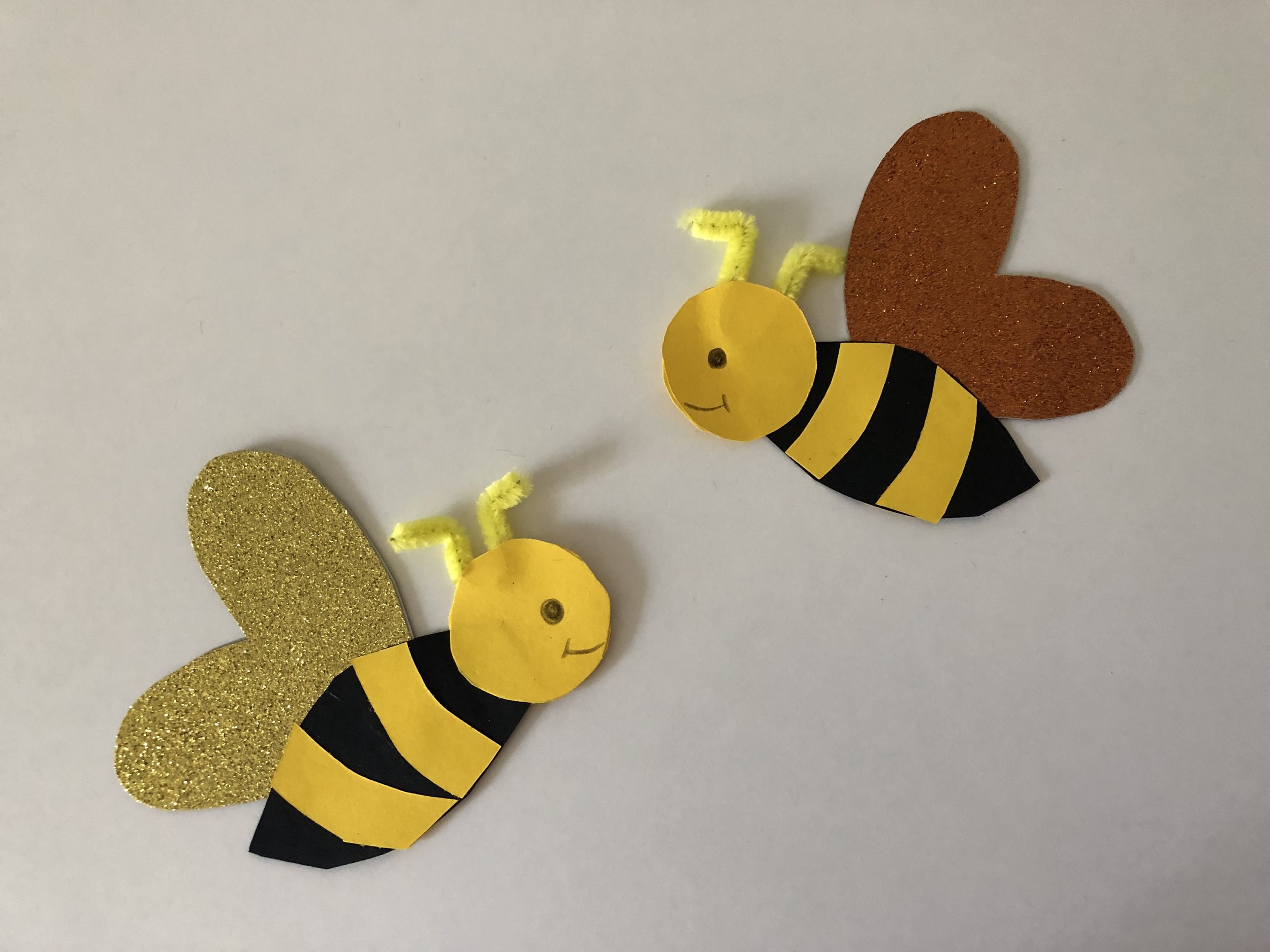Die Biene: Basteln kleiner fliegender Bienchen 🐝 — Grundschule und Basteln