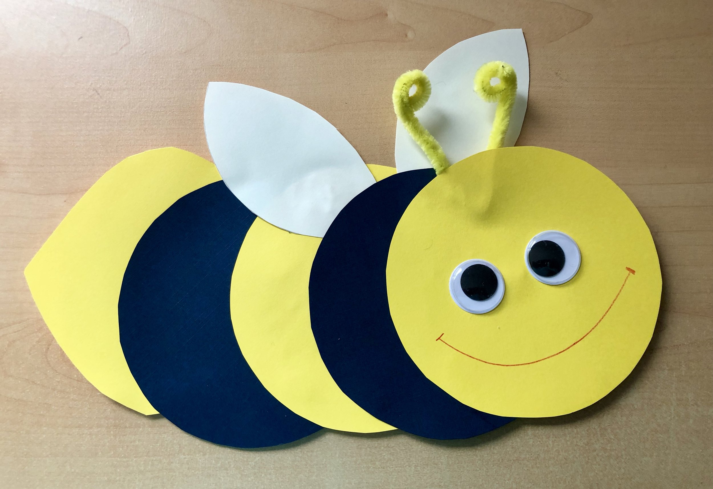 Die Biene: Basteln einer großen Biene 🐝 — Grundschule und Basteln