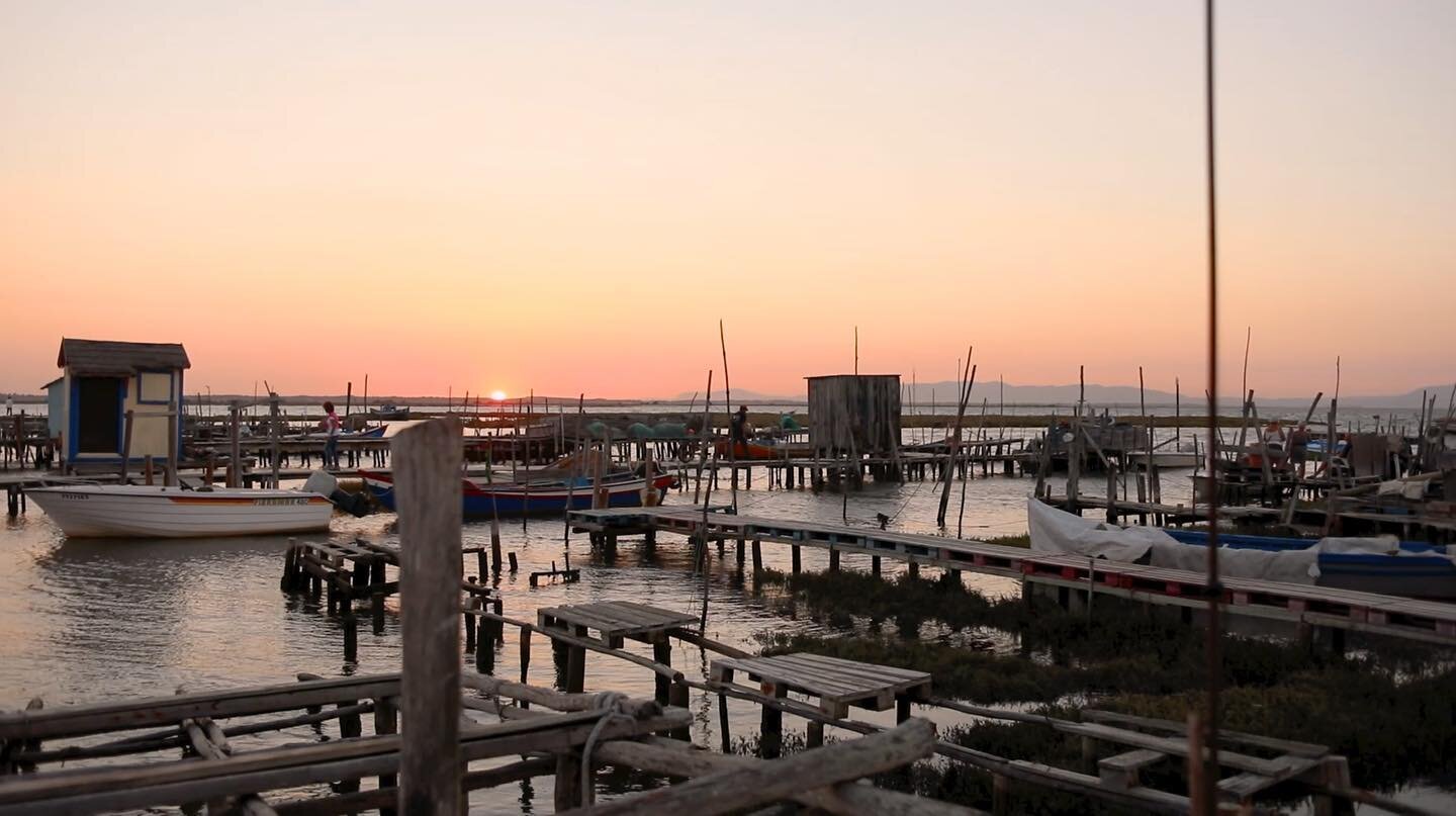 E para terminar a nossa visita e a temporada fomos ao Cais Palaf&iacute;tico da Carrasqueira e fomos presenteados com este maravilhoso por do sol 🤩😍
.
Passa l&aacute; no canal para ver o epis&oacute;dio, link na bio
.
.
#film #music #cidadesdeportu