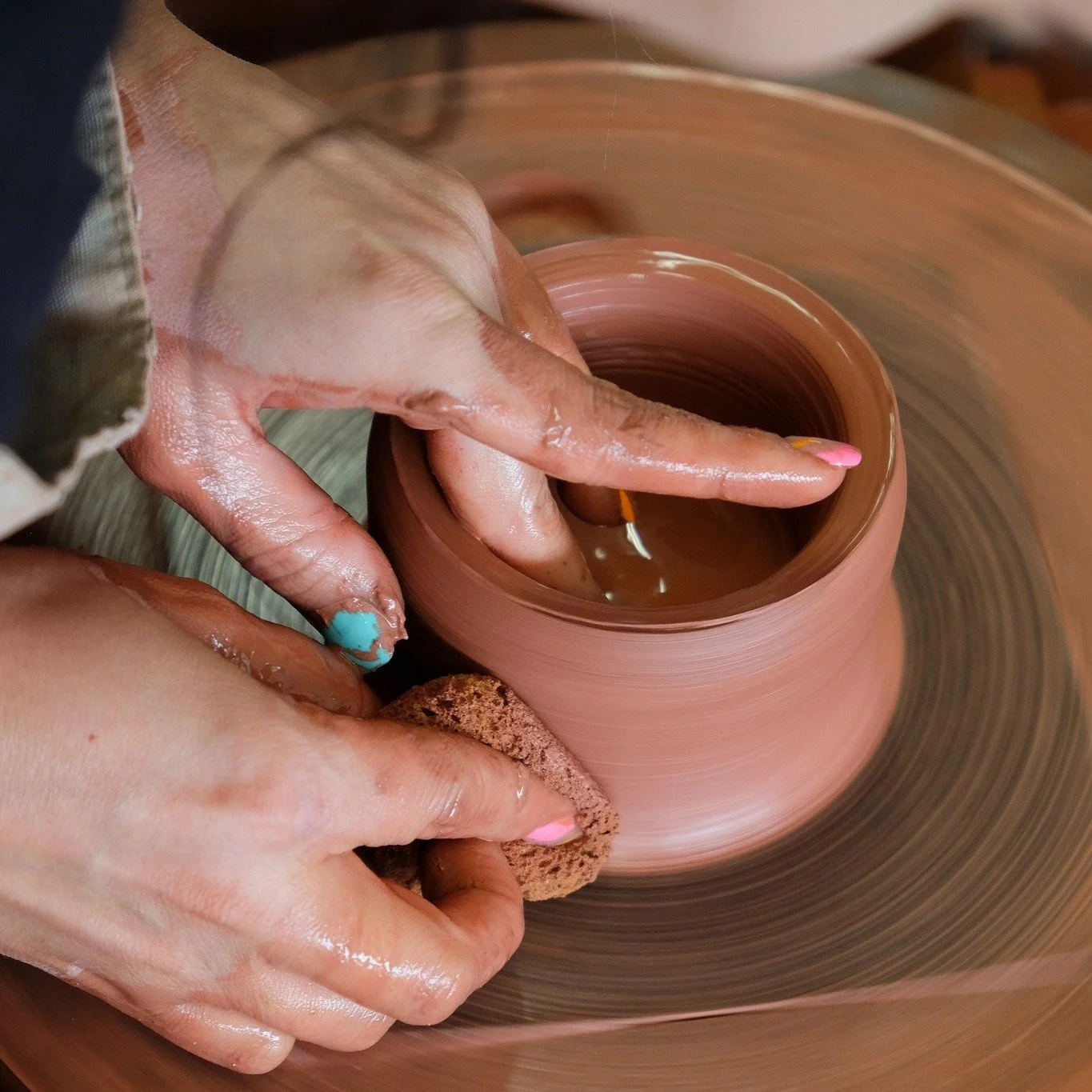 HMA is On-the-Go again and this time it's a Sip N' Spin with Mud Mamas!

On April 19th from 5:30-8 PM, come enjoy snacks and adult beverages while learning how to use a pottery wheel! This is open to beginners. Limited spots so get your tickets now!
